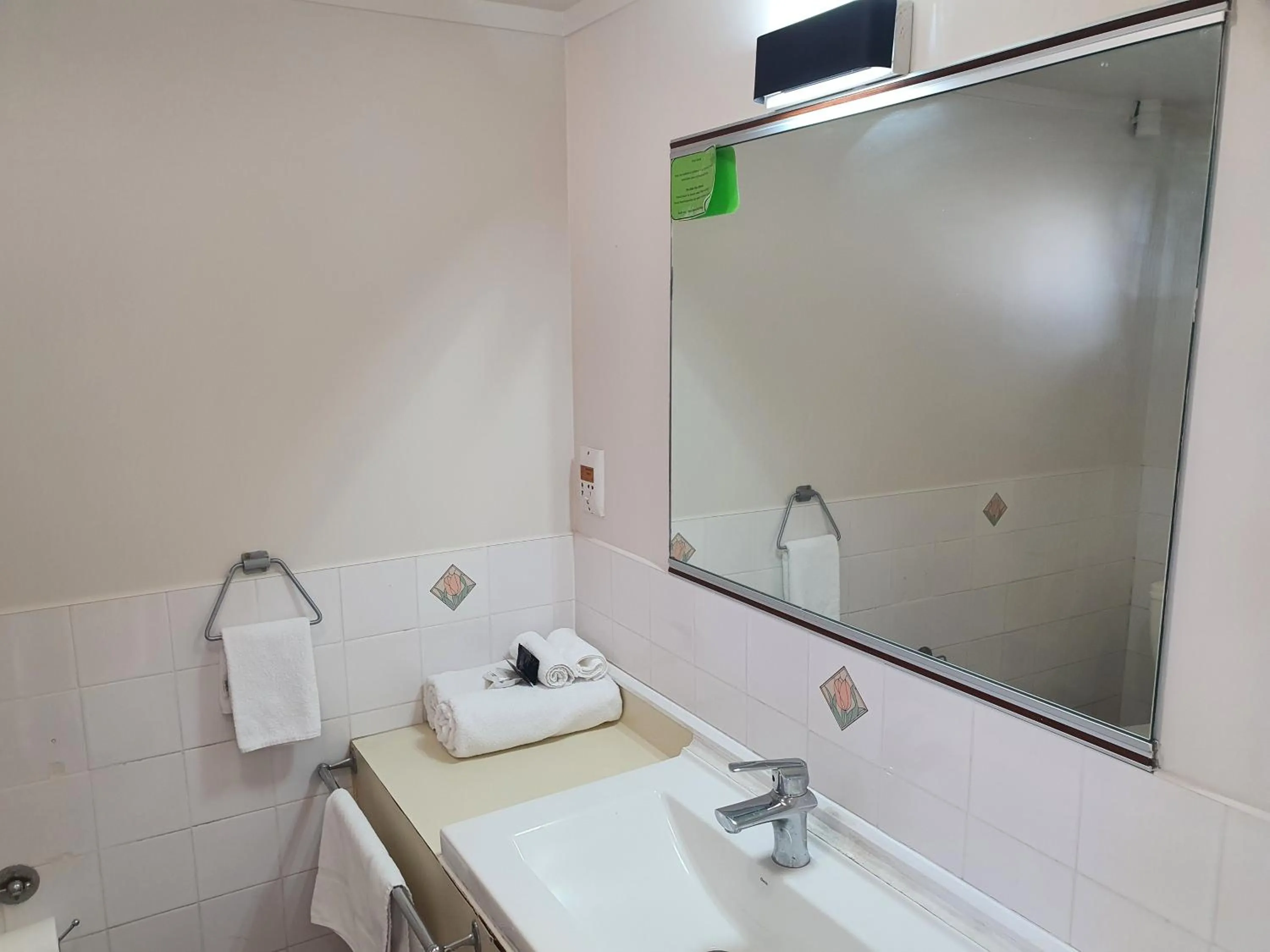Shower in Ascot Epsom Motel