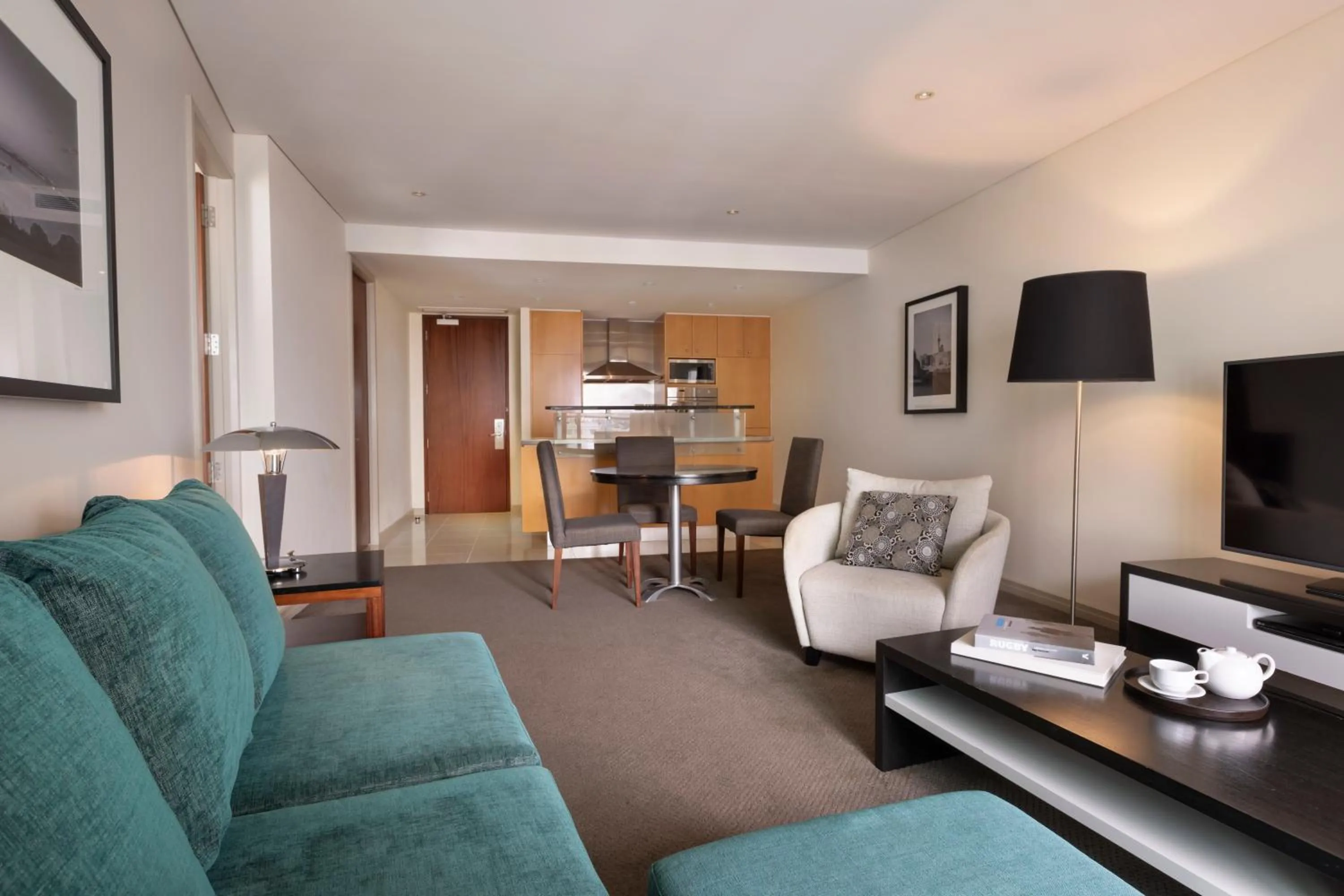 Communal lounge/ TV room in Pullman Auckland Hotel & Apartments