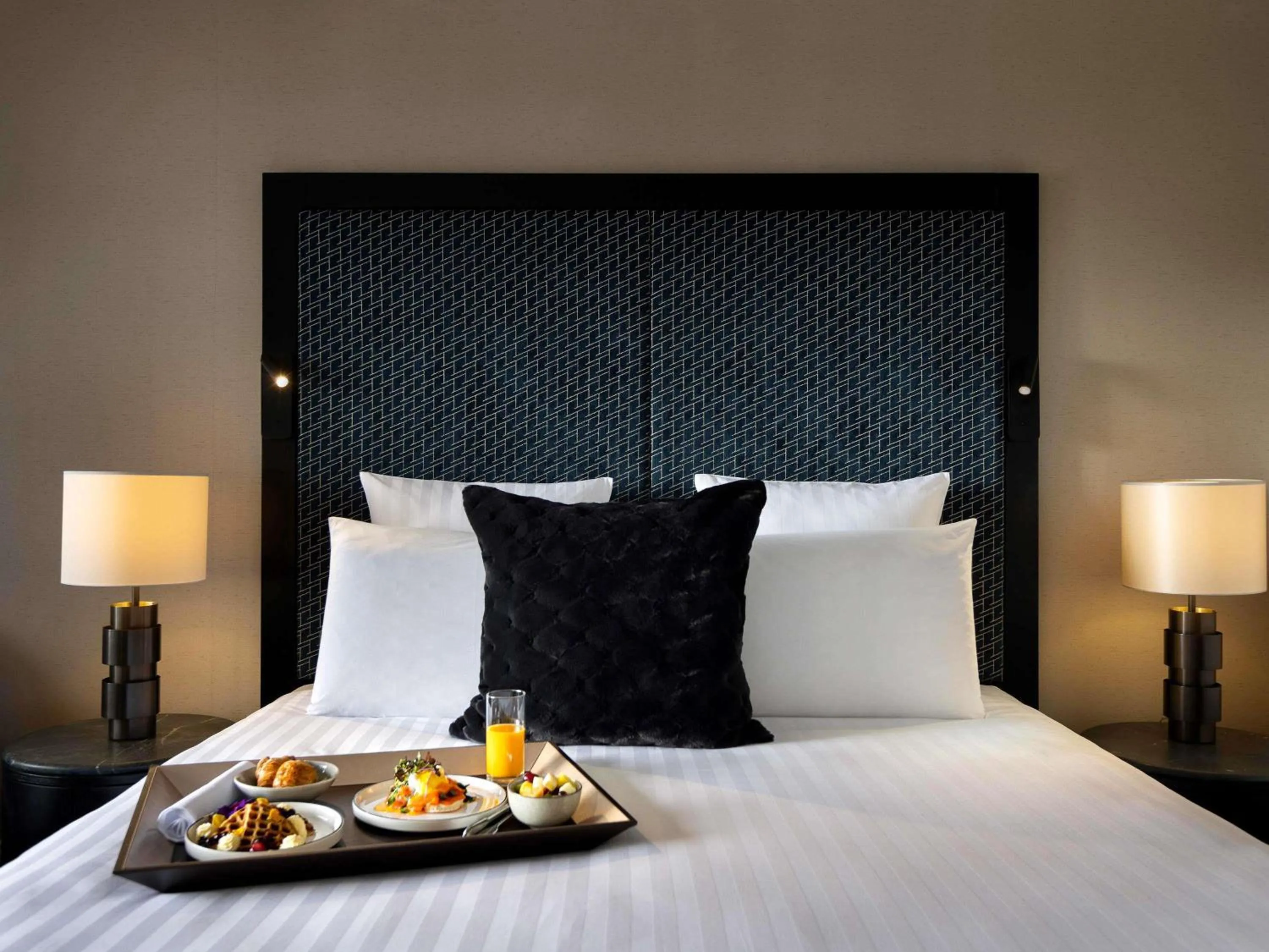 Bedroom, Bed in Pullman Auckland Hotel & Apartments