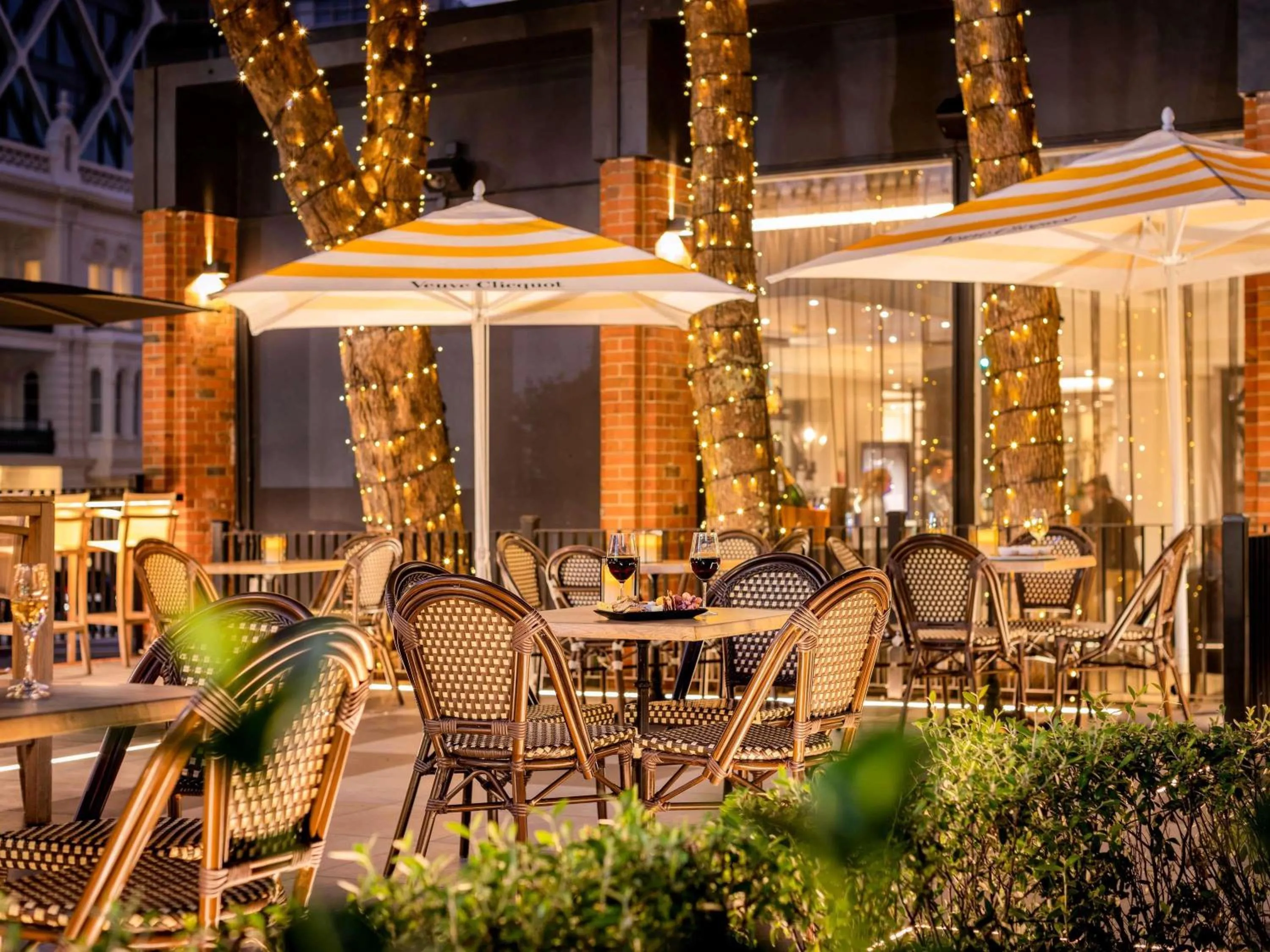 Lounge or bar in Pullman Auckland Hotel & Apartments