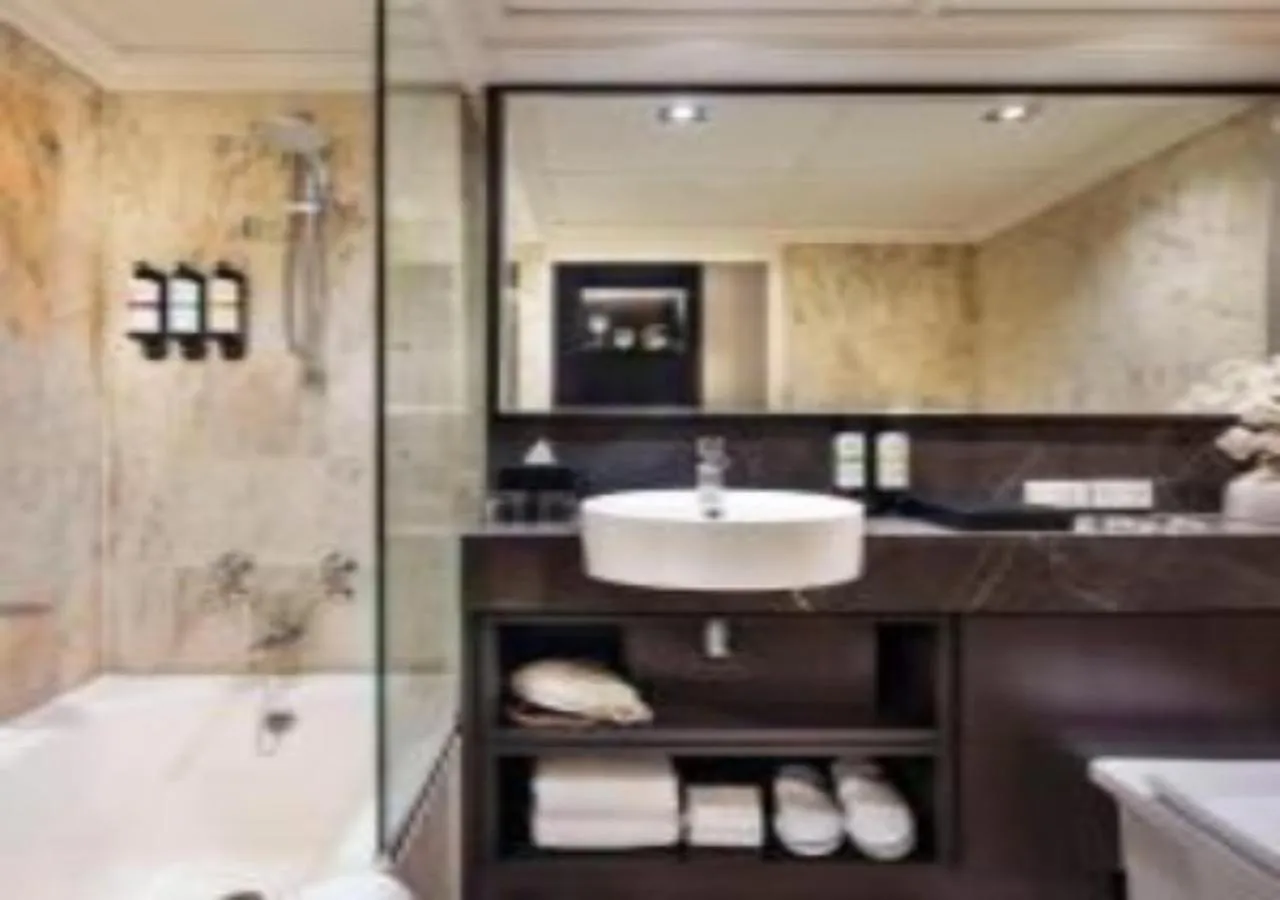 Bath in Pullman Auckland Hotel & Apartments