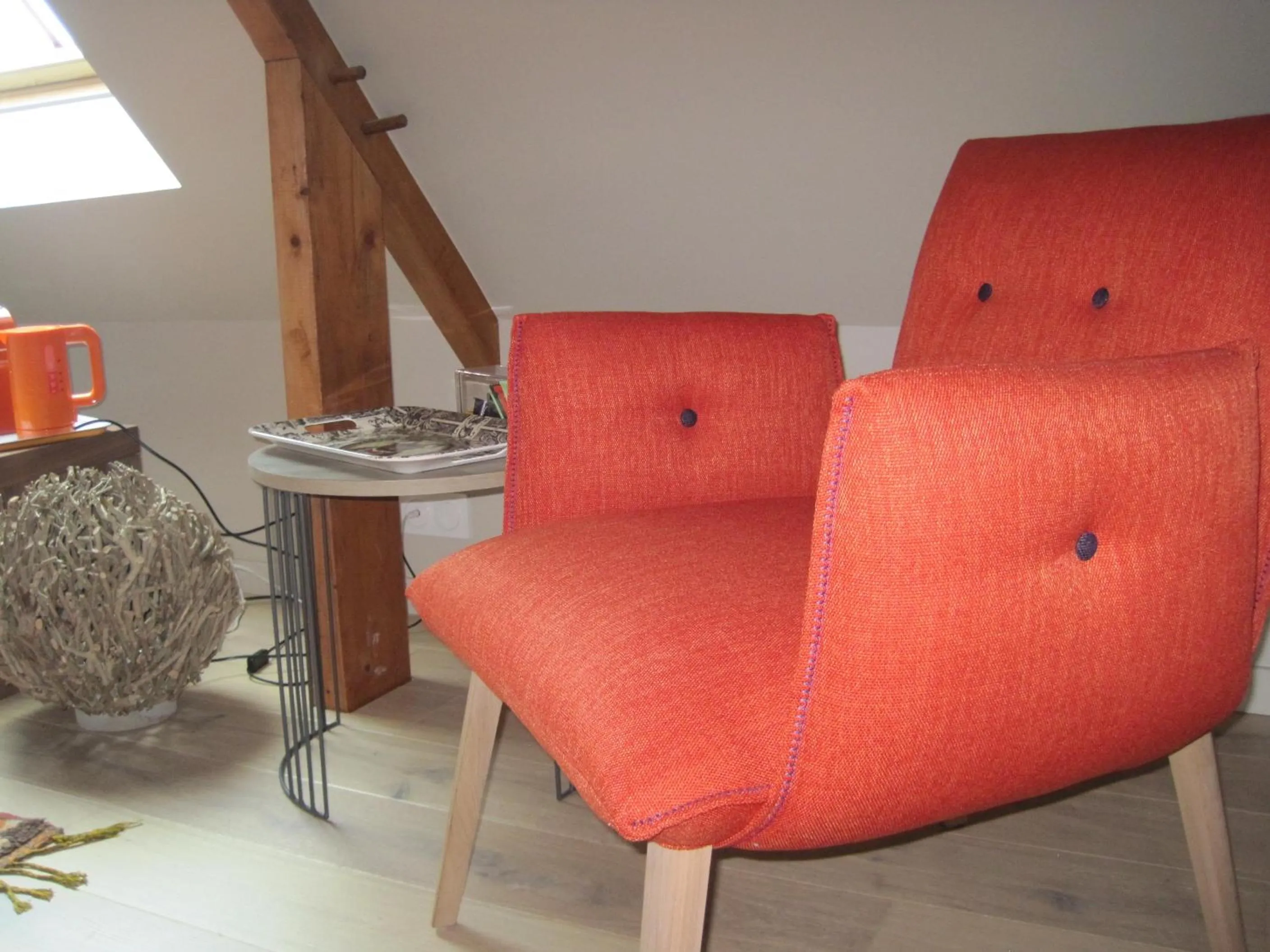 Decorative detail in Le bouddha du lac