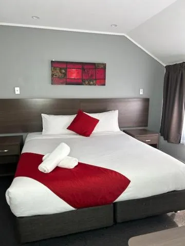 Bed in Mount Richmond Hotel