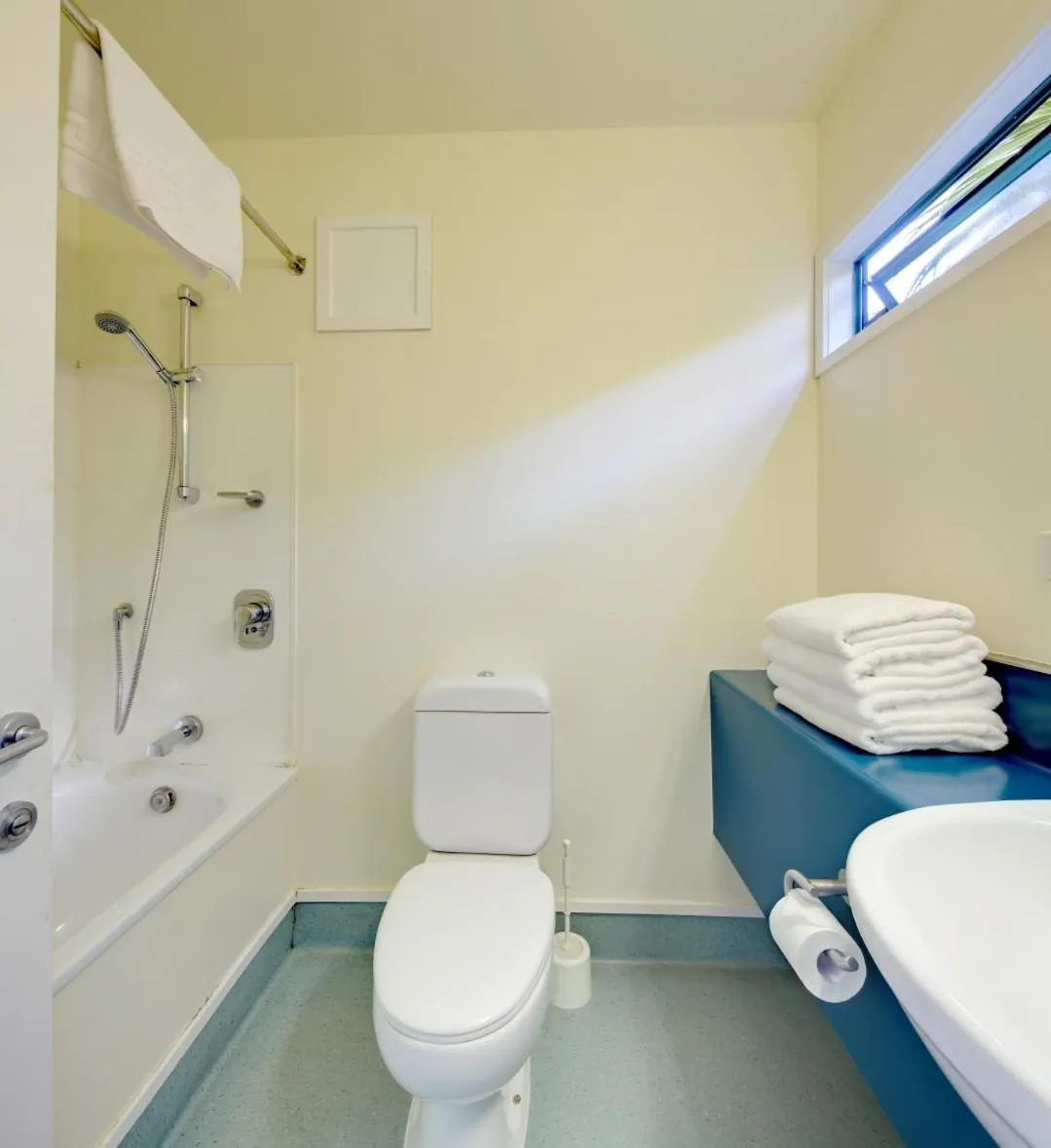 Bathroom in Rayland Motel