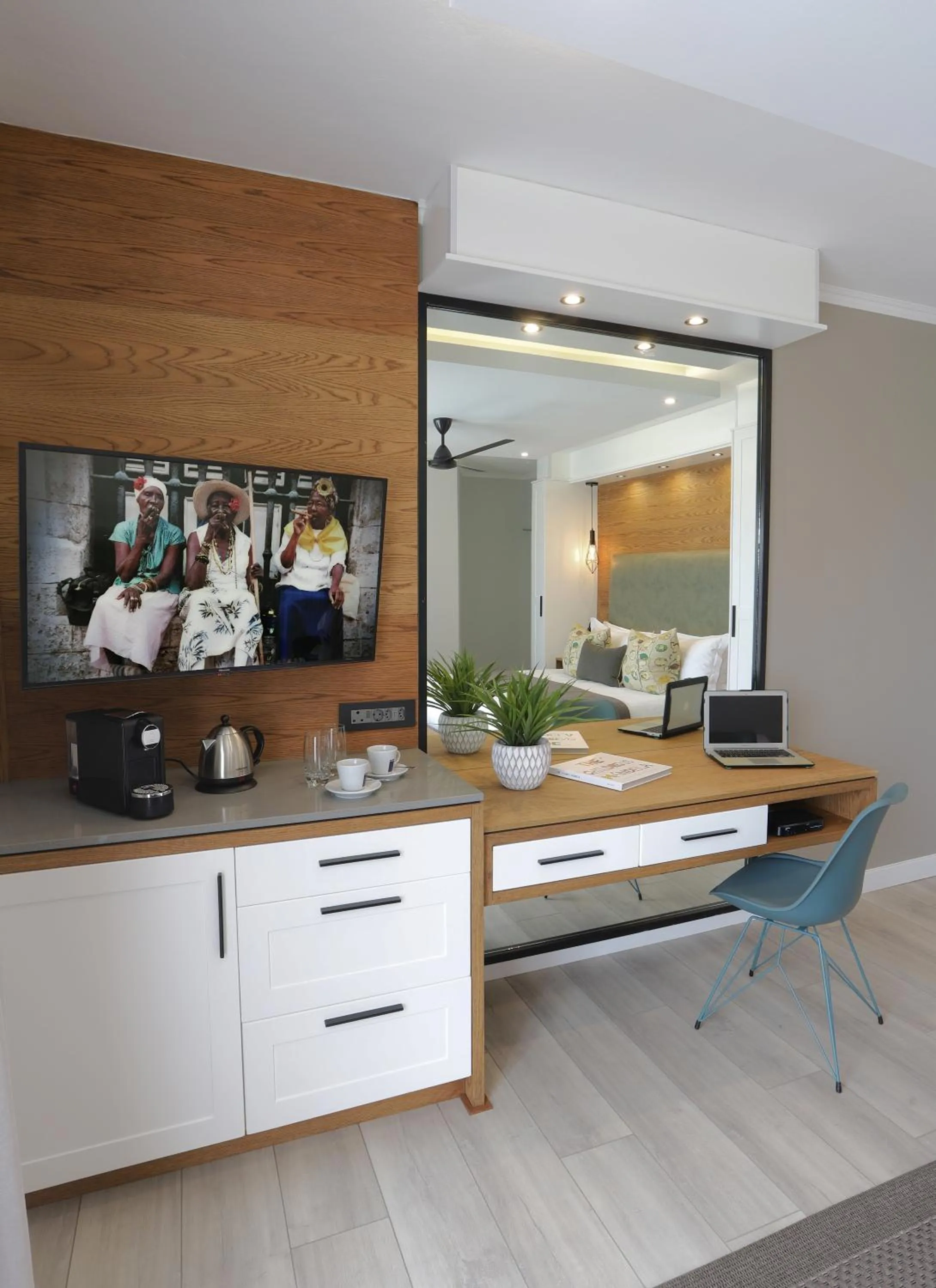 TV and multimedia in Lavender Moon Guest House