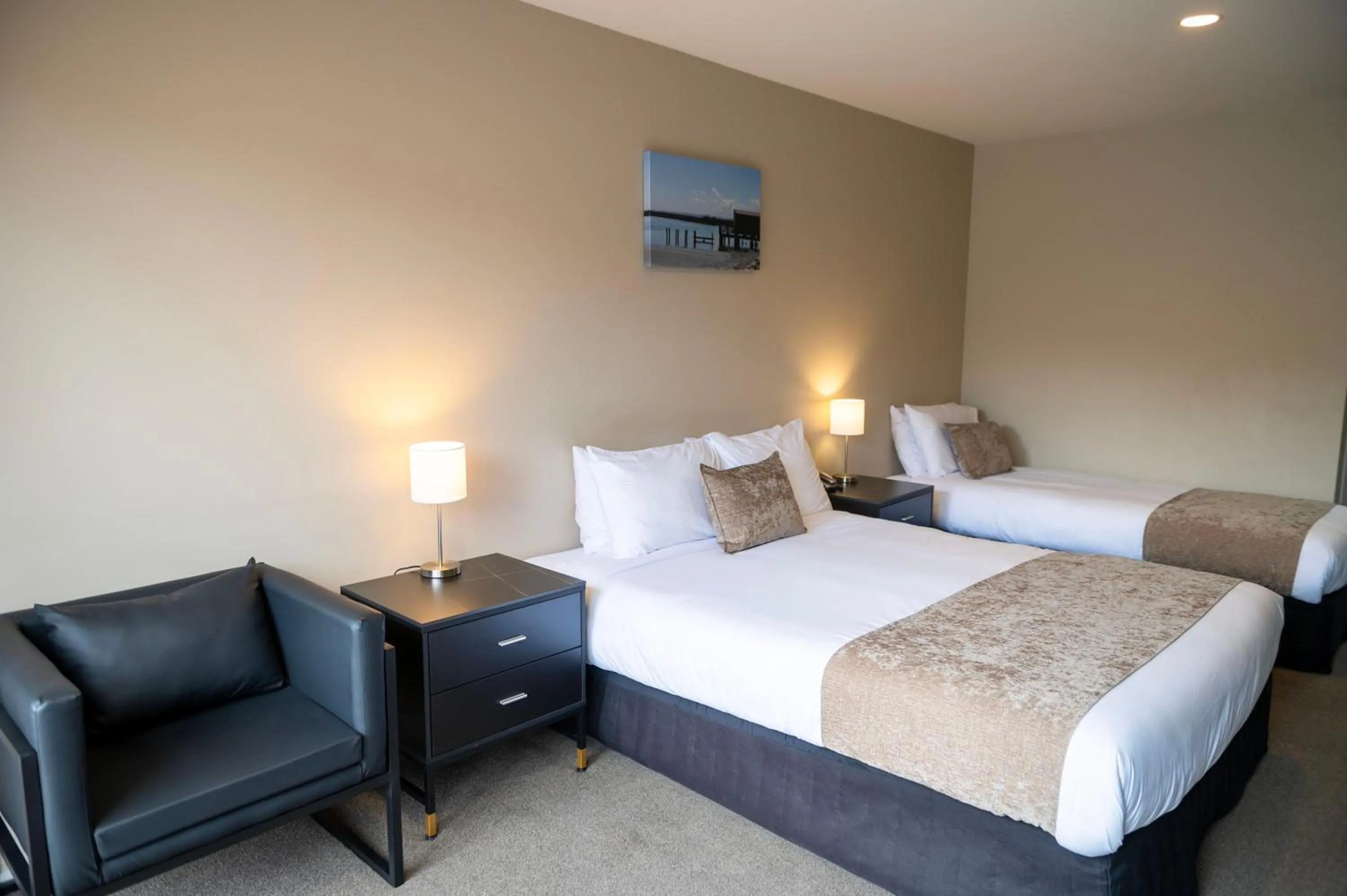 Photo of the whole room, Bed in 58 On Cron Motel