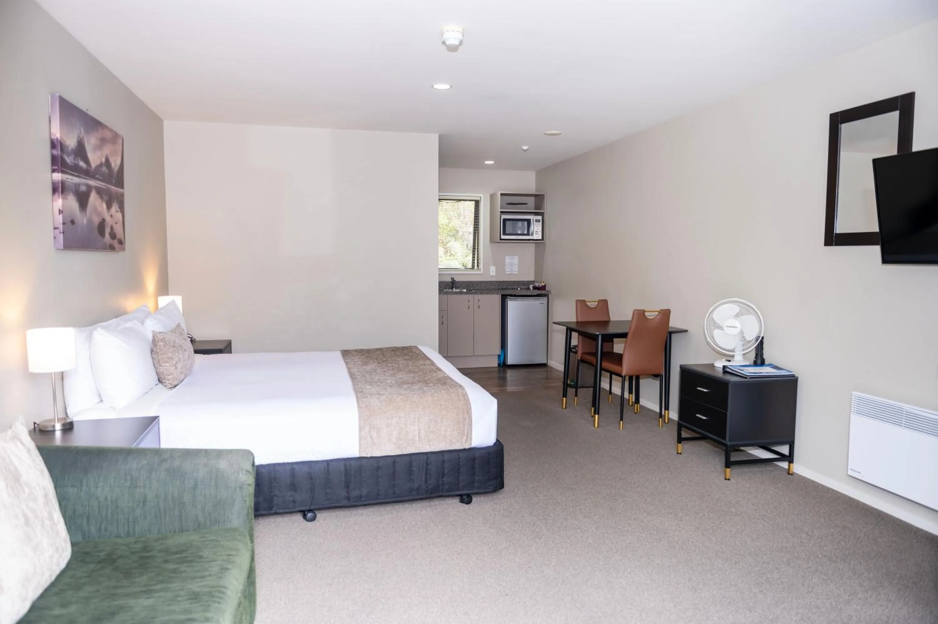 Bedroom, Bed in 58 On Cron Motel