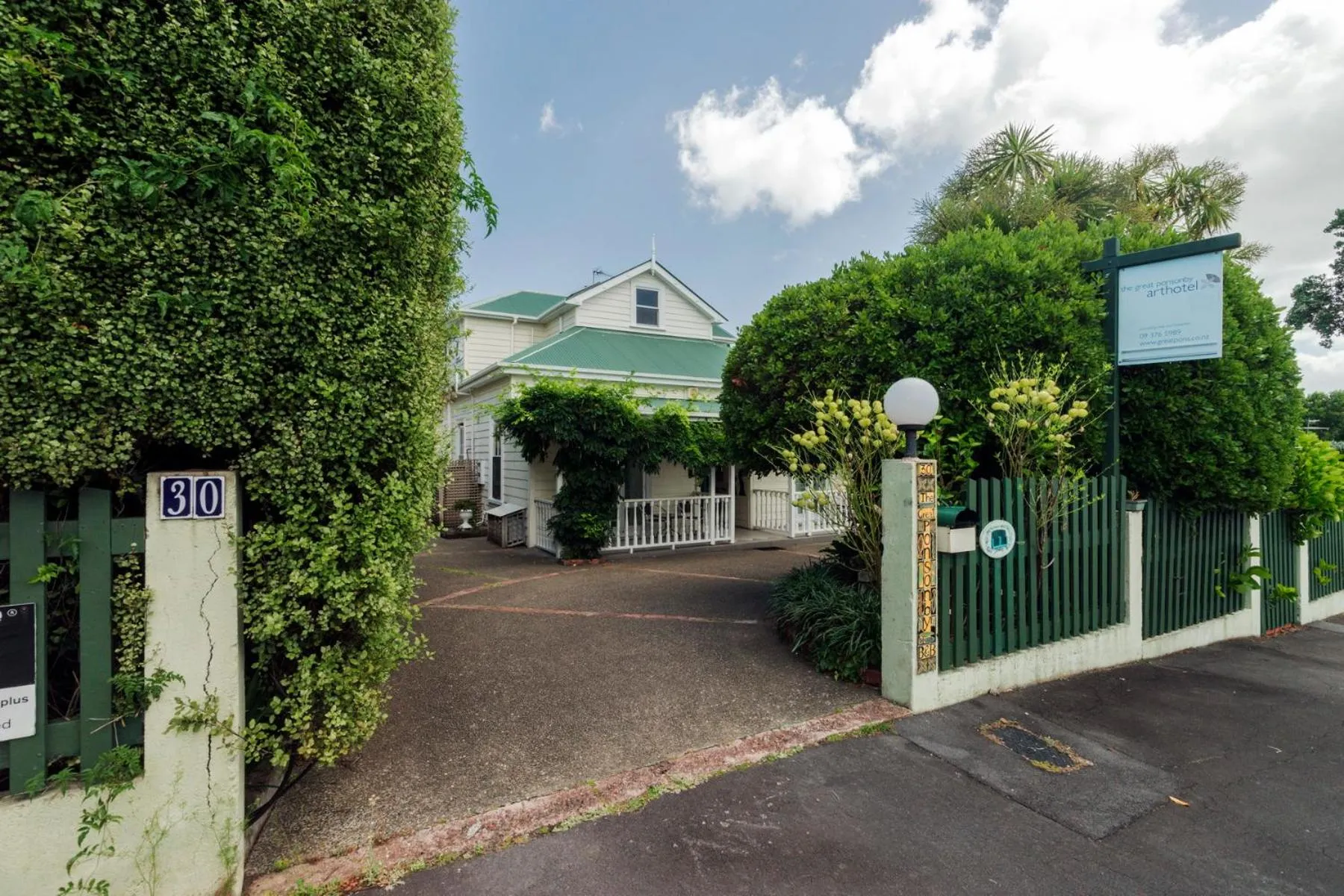 The Great Ponsonby Arthotel