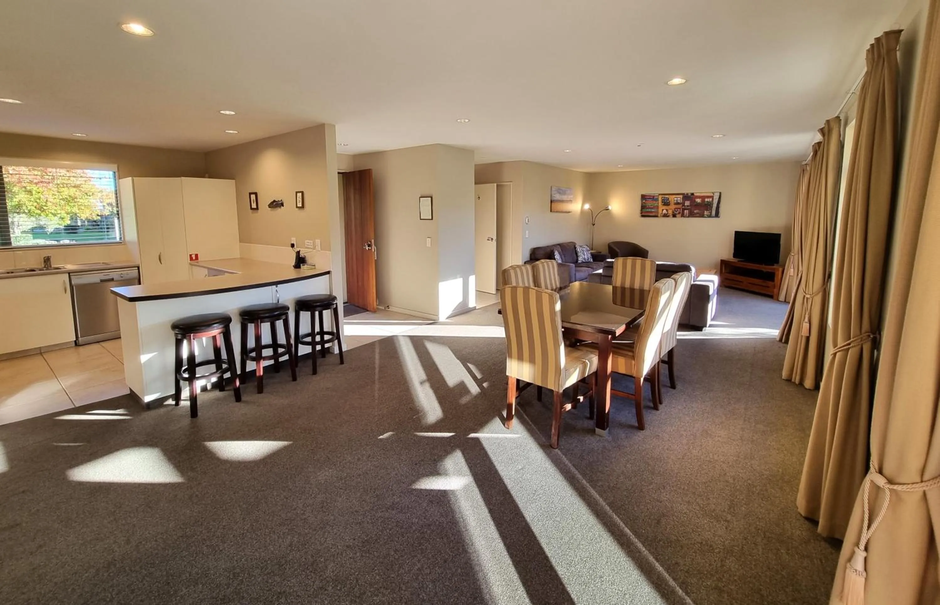 Living room in Vintners Retreat