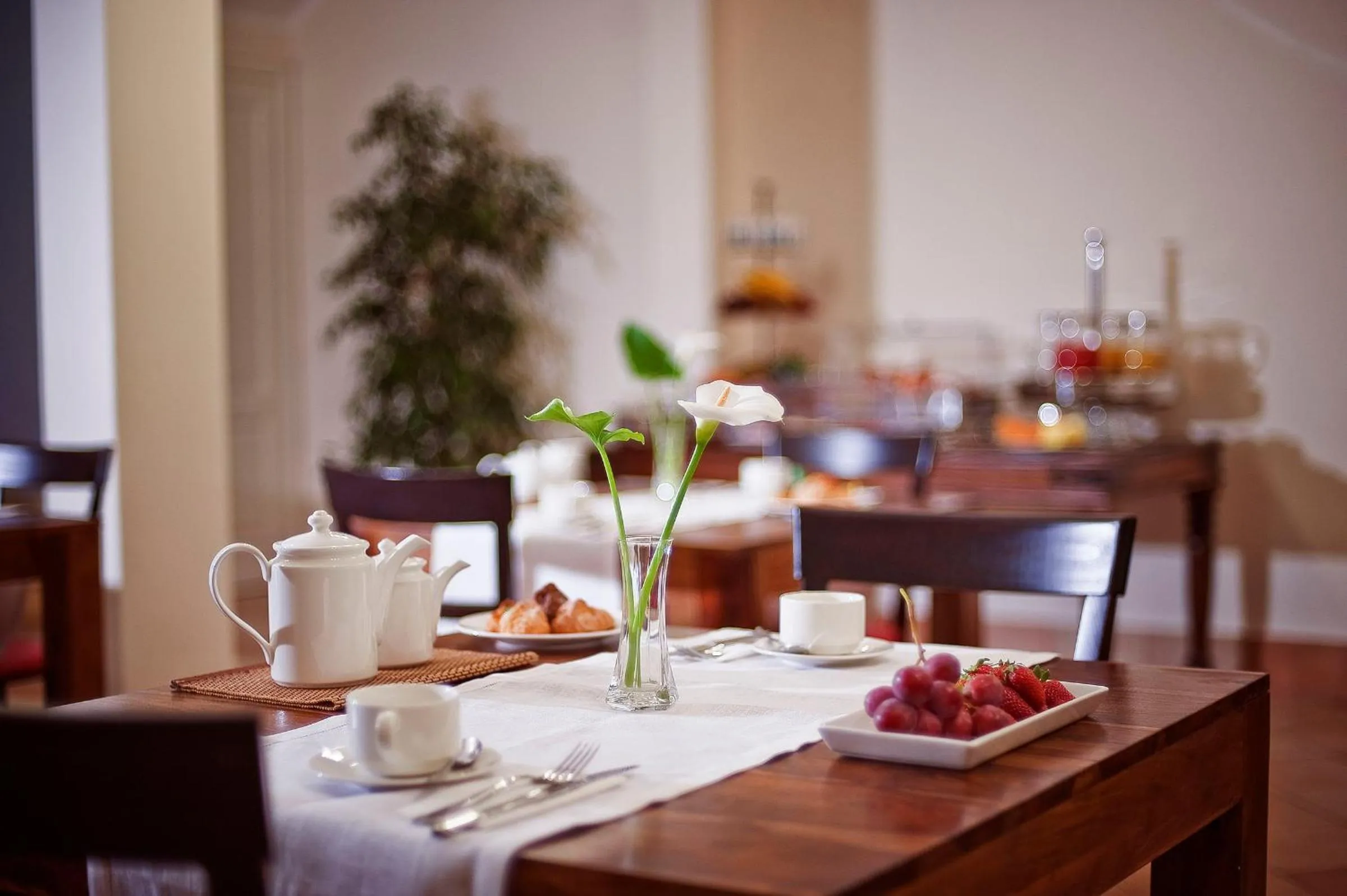 Restaurant/places to eat in Marin Hotel