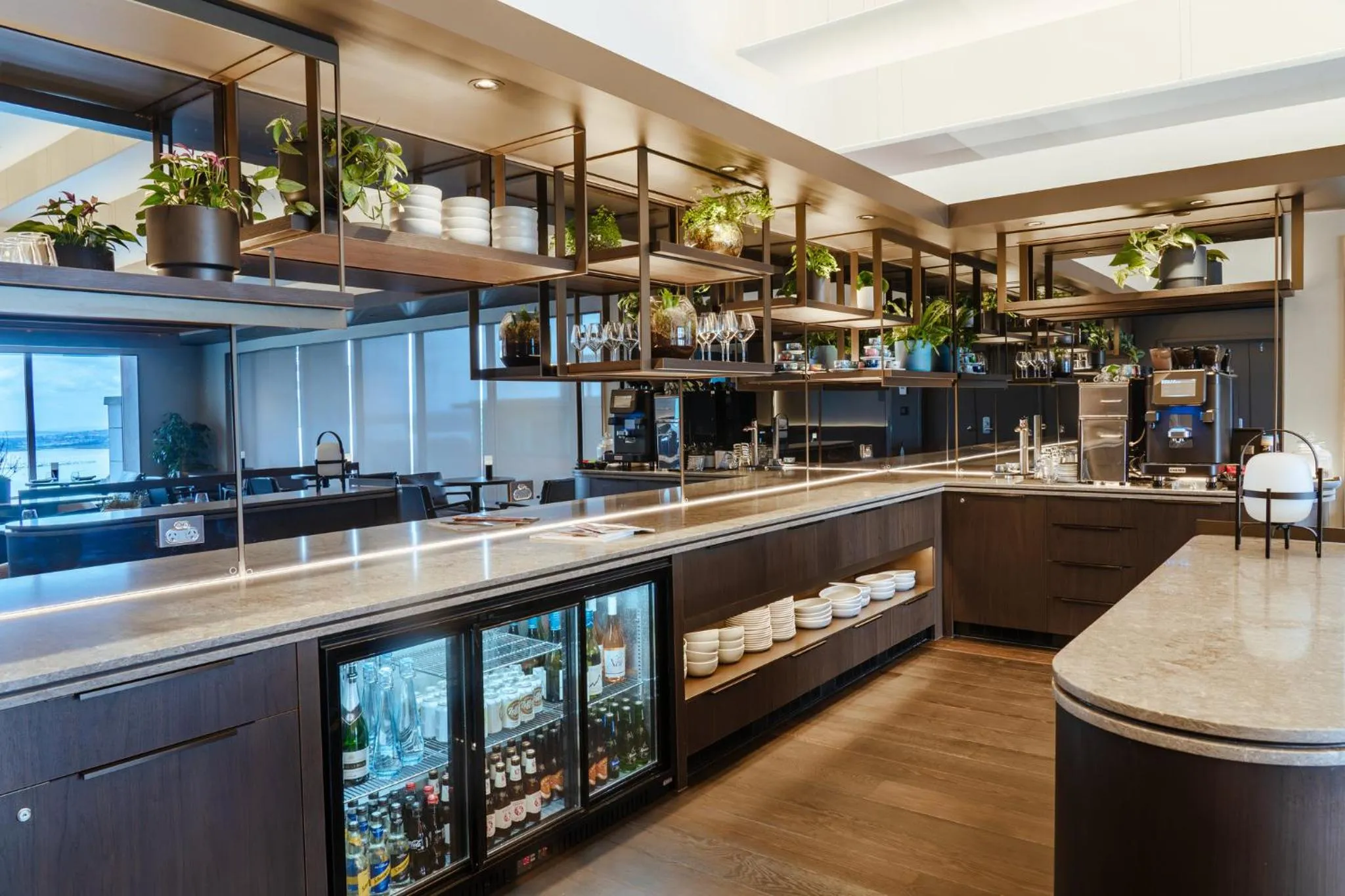 Lounge or bar in Crowne Plaza Auckland by IHG
