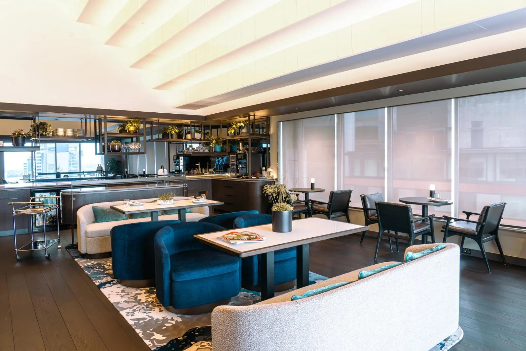 Lounge or bar in Crowne Plaza Auckland by IHG