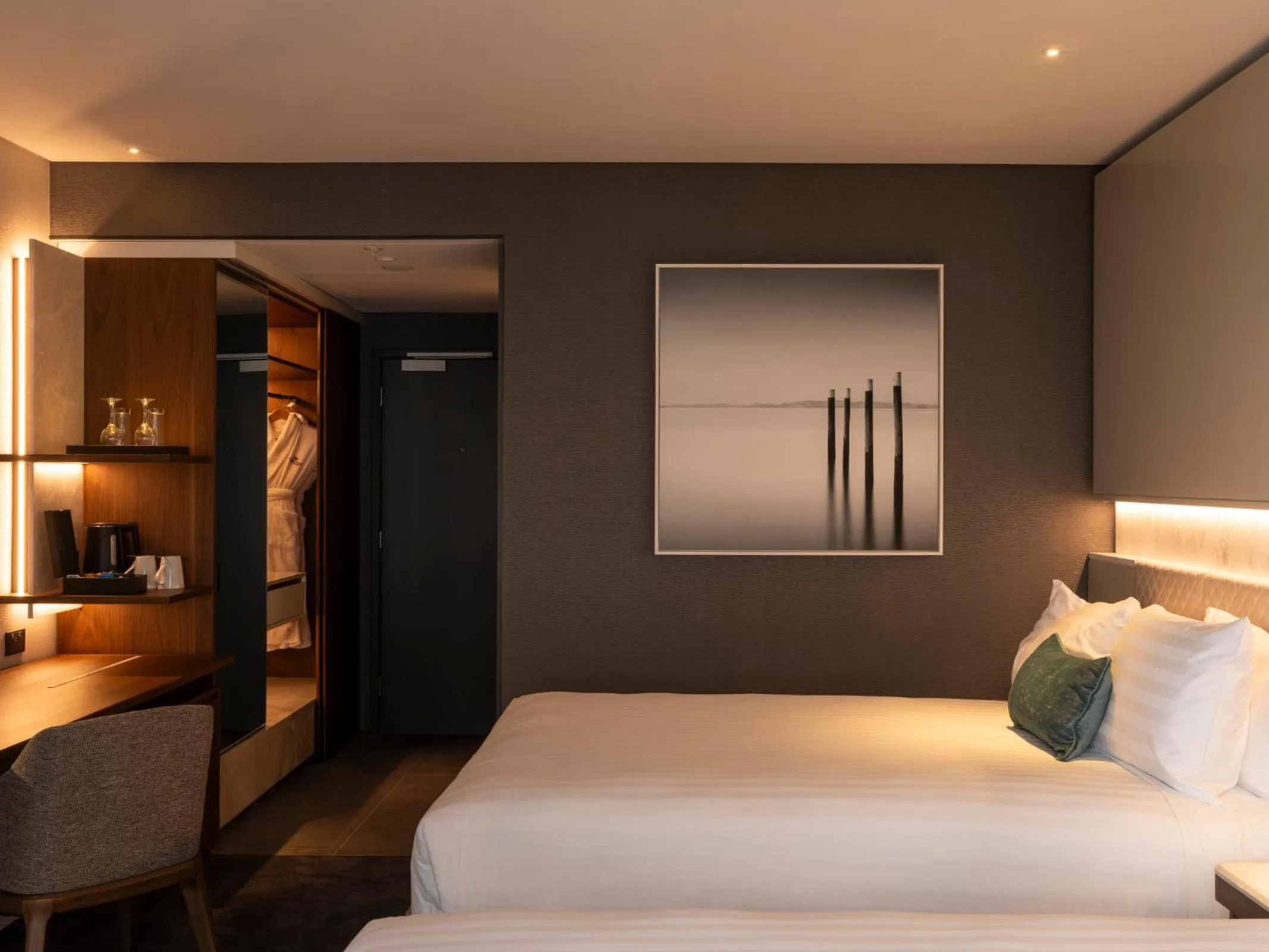 Bedroom, Bed in Crowne Plaza Auckland by IHG