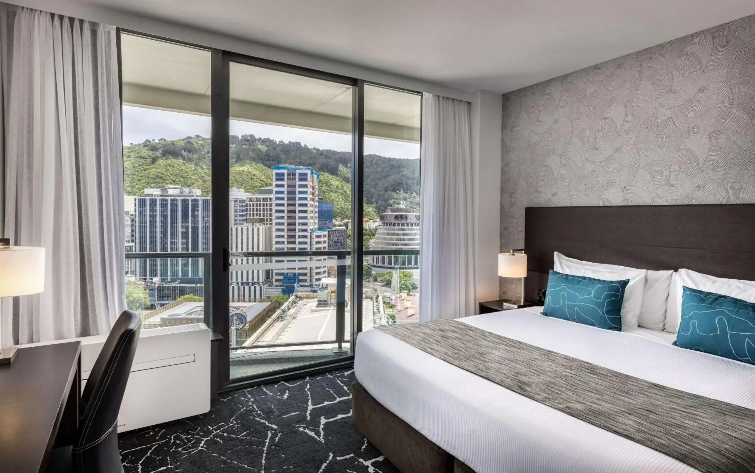 King Room with City View in Rydges Wellington King Room with City View in Rydges Wellington