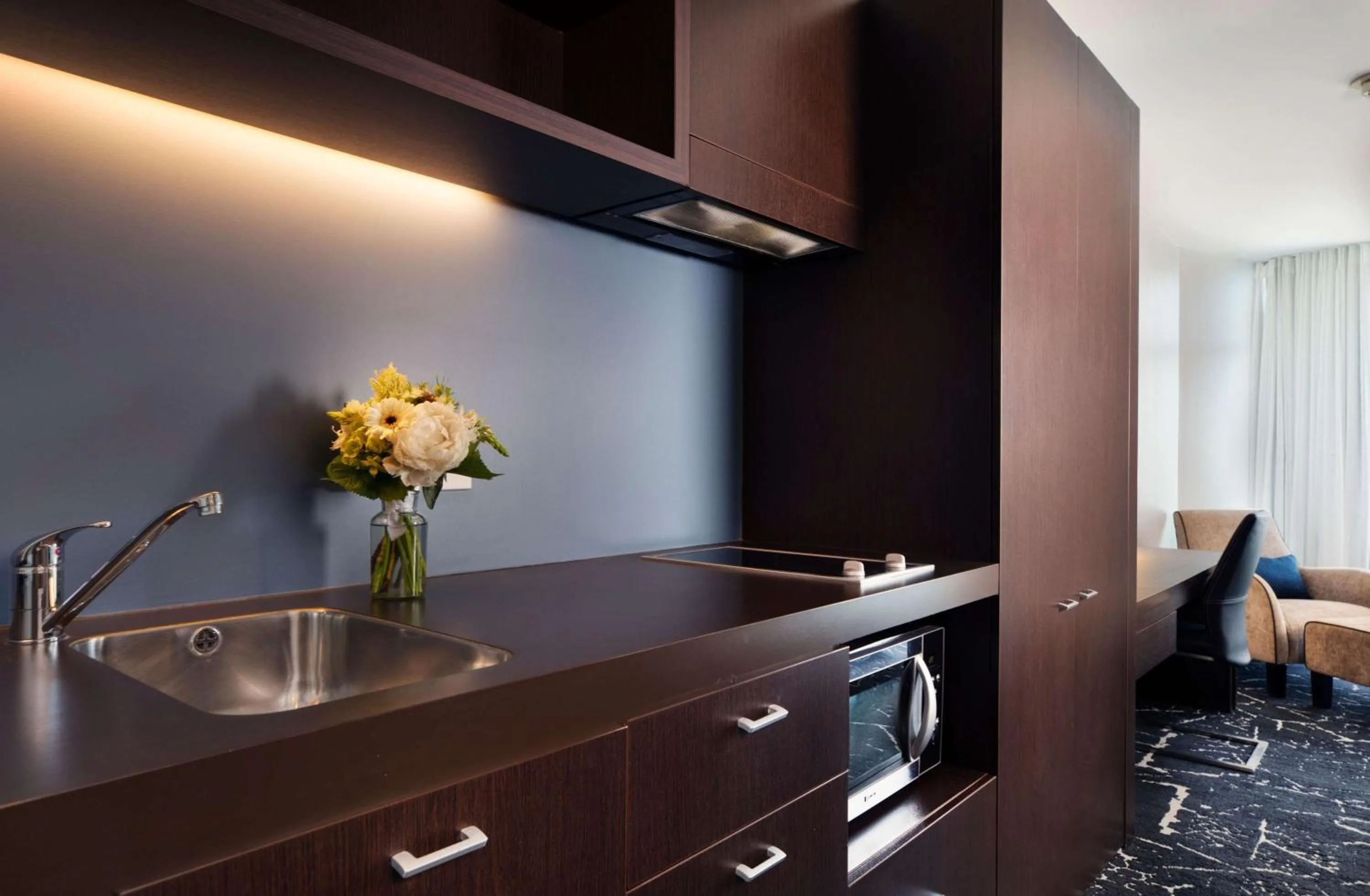 Kitchen or kitchenette in Rydges Wellington