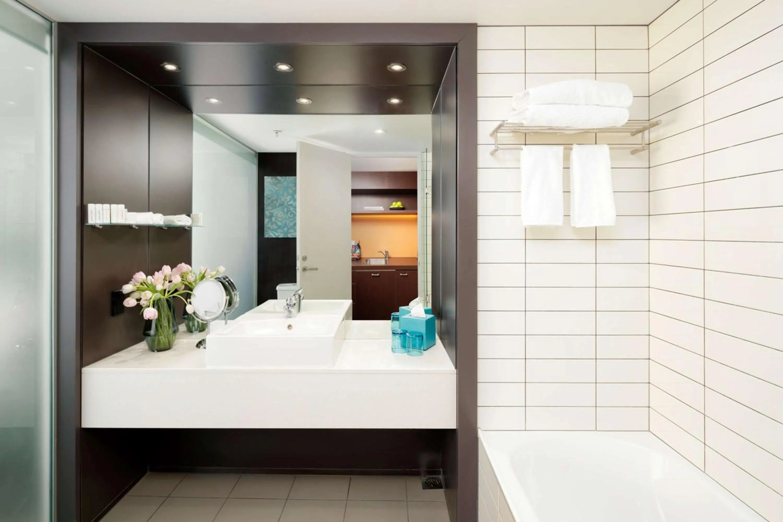 Hot Tub, Bed in Rydges Wellington