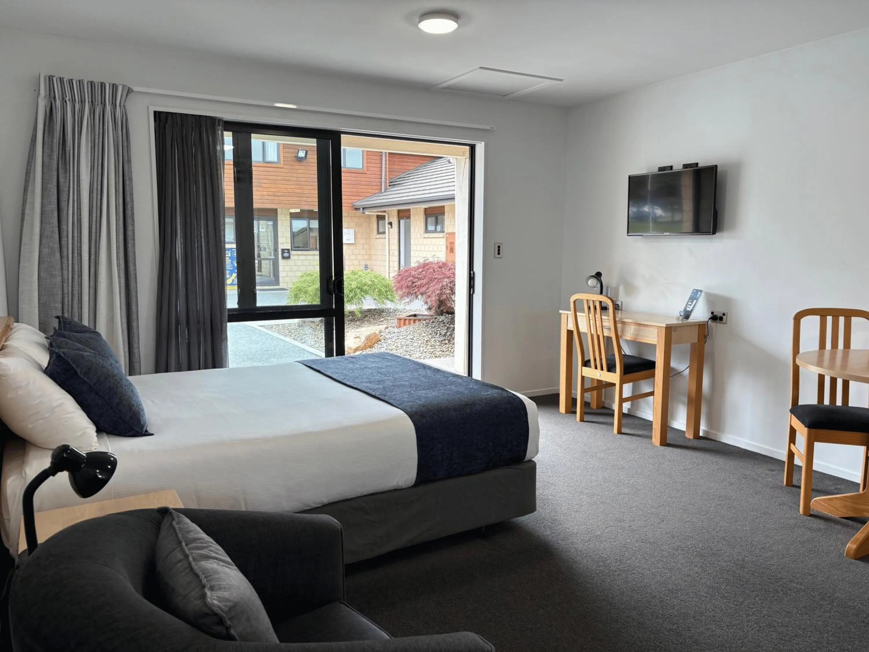 Bed in ASURE Central Gold Motel Cromwell