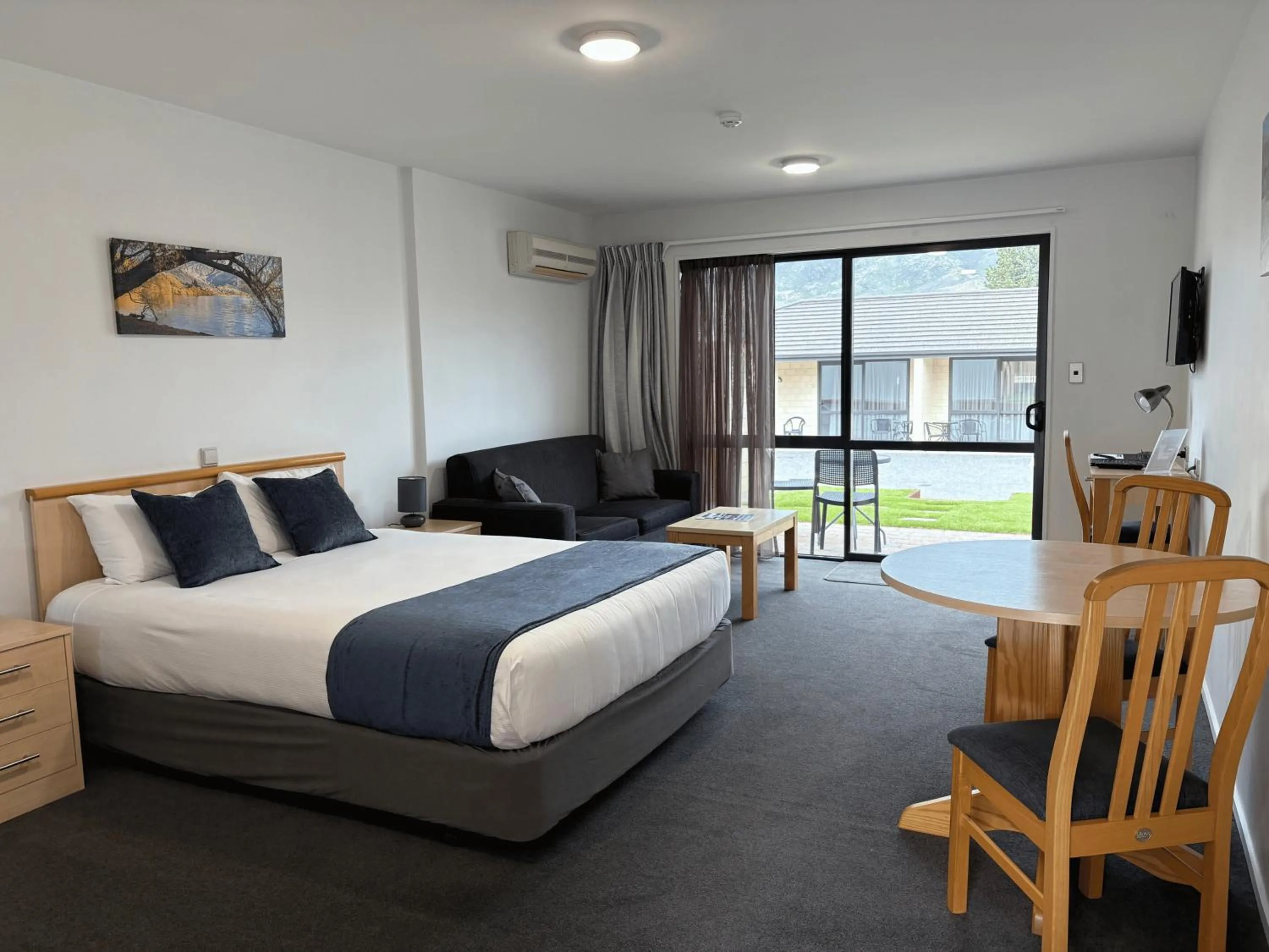 Bed in ASURE Central Gold Motel Cromwell