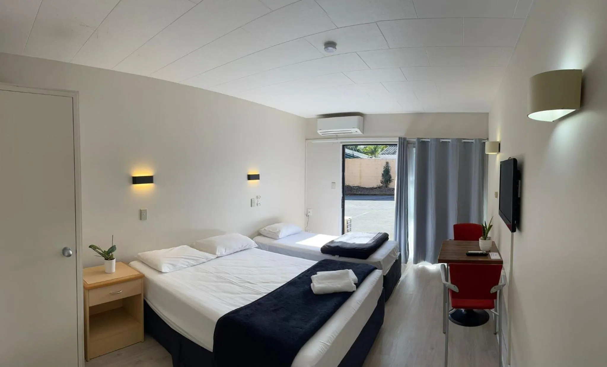 Bed in Rayland Epsom Motel