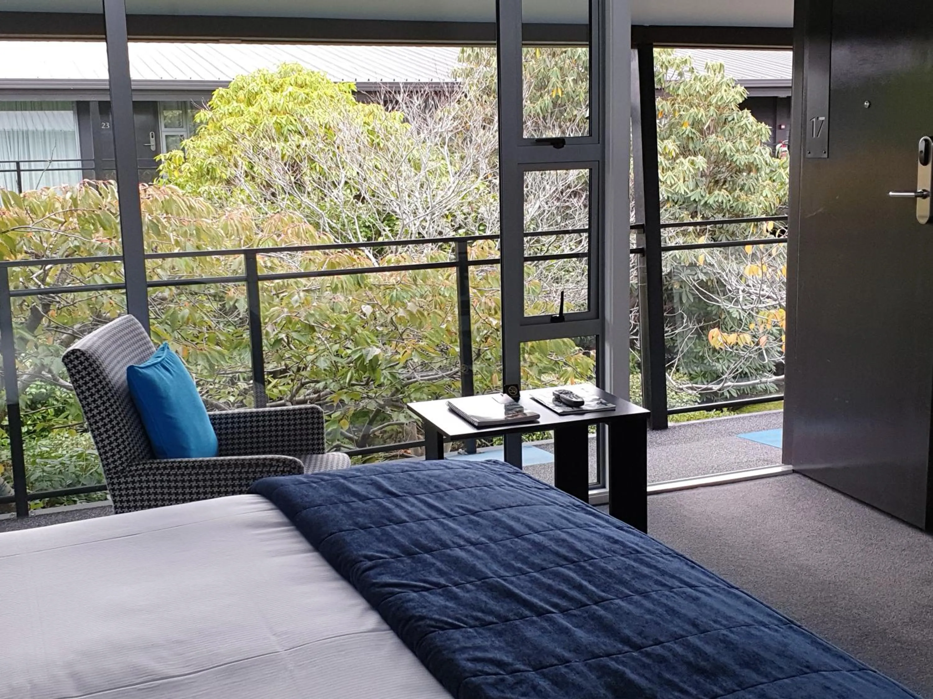 Garden view, Bed in Aurora on George