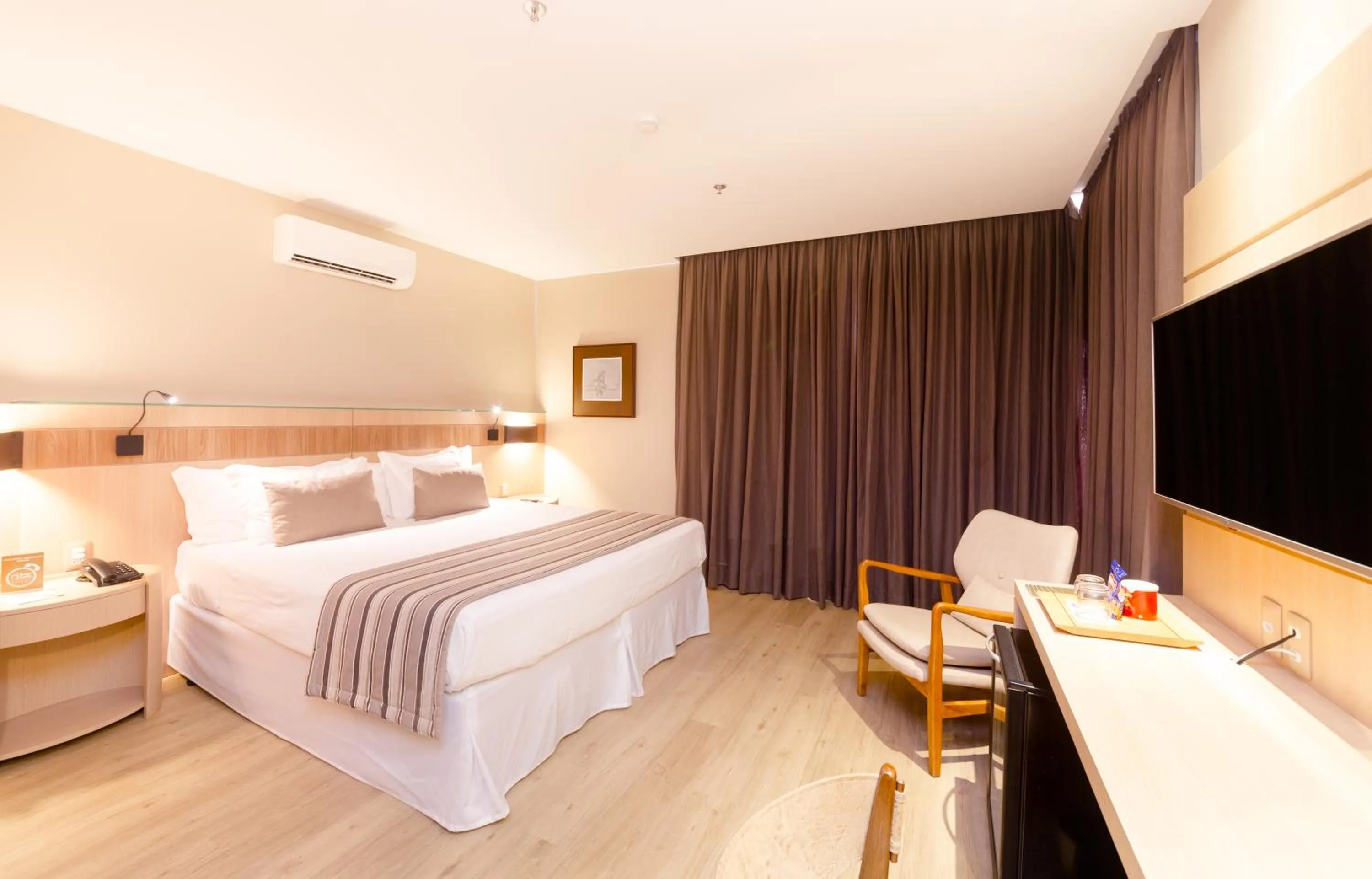 Photo of the whole room, Bed in Ritz Copacabana Hotel