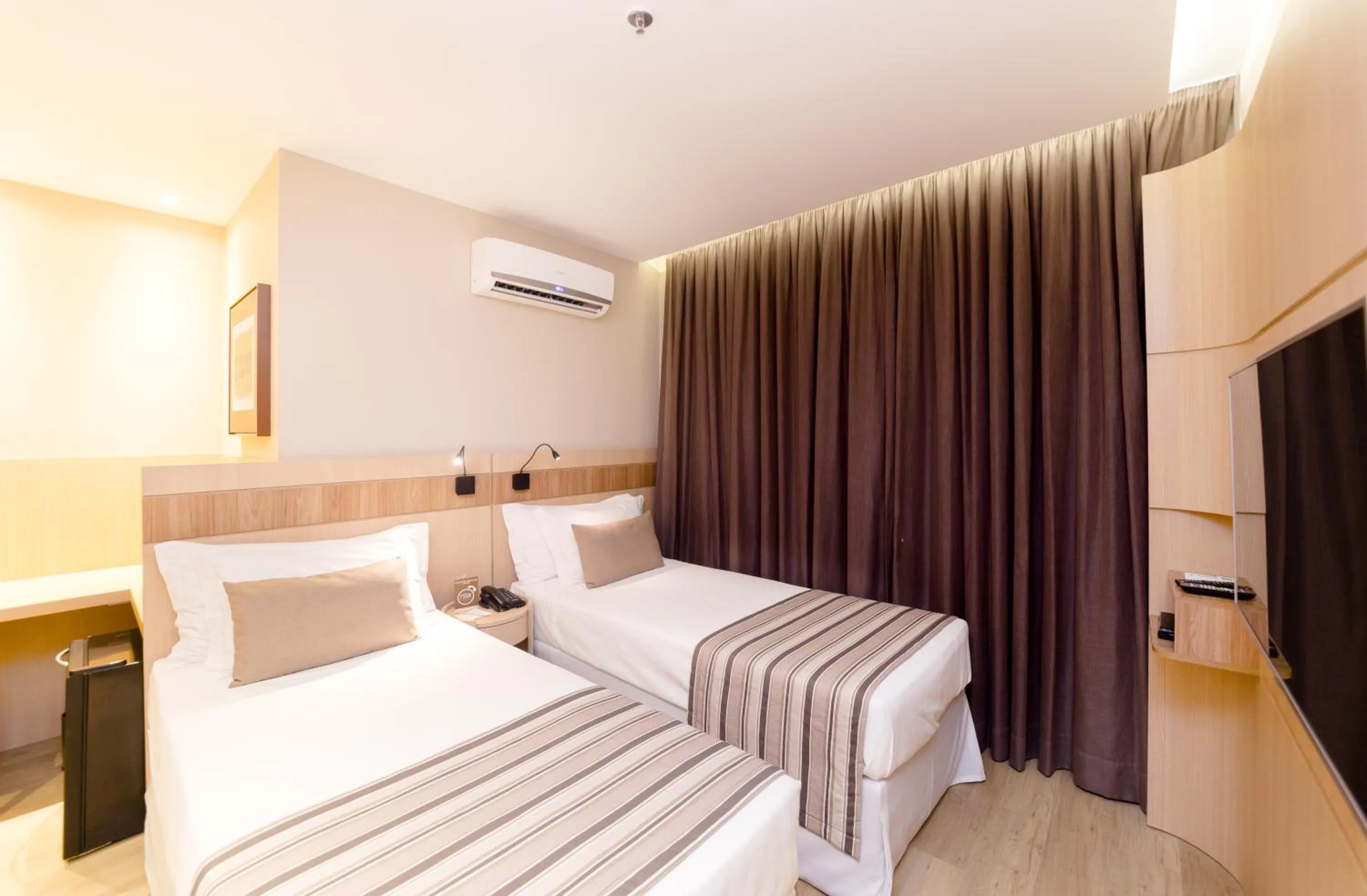 Photo of the whole room, Bed in Ritz Copacabana Hotel