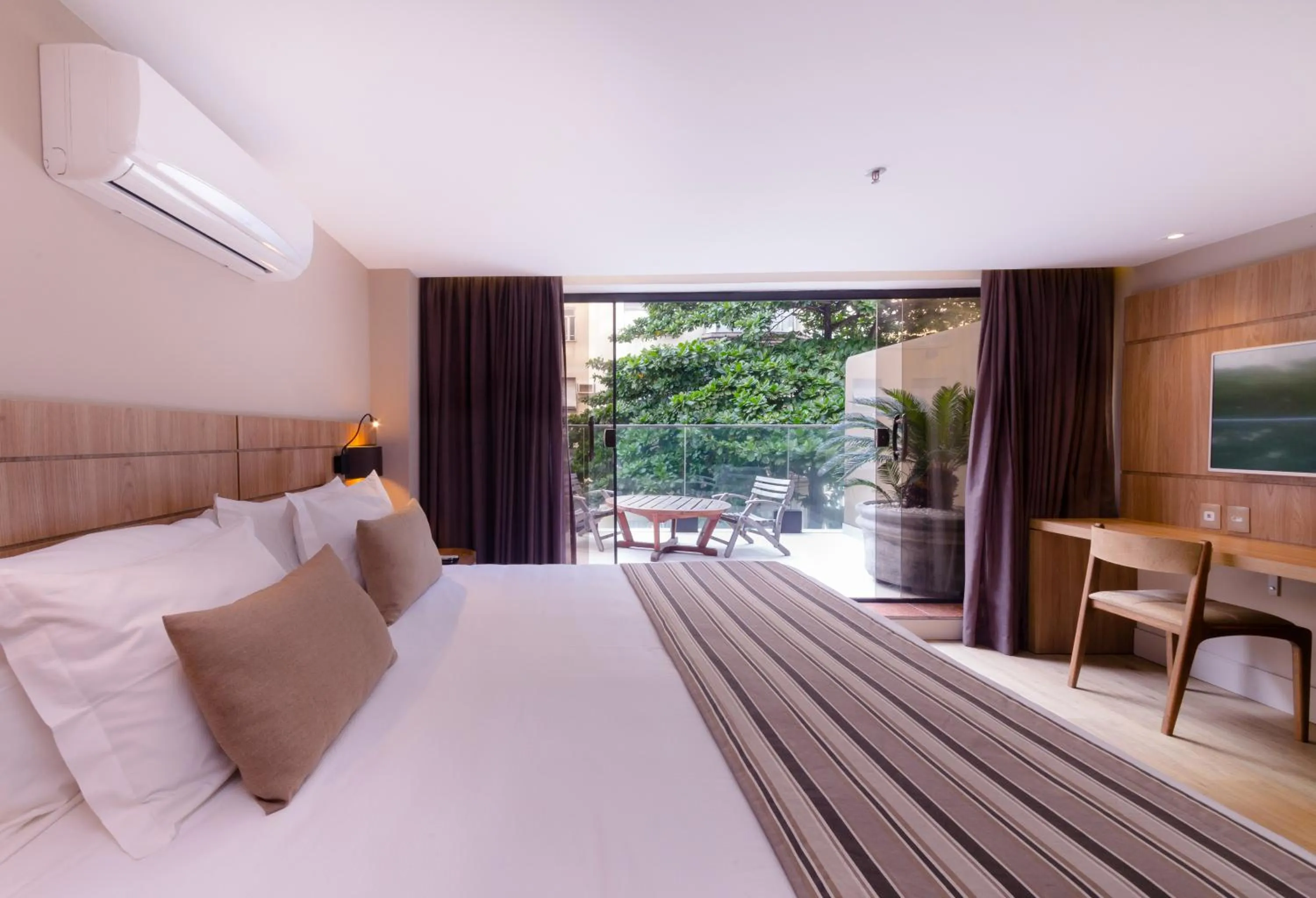 Bed in Ritz Copacabana Hotel