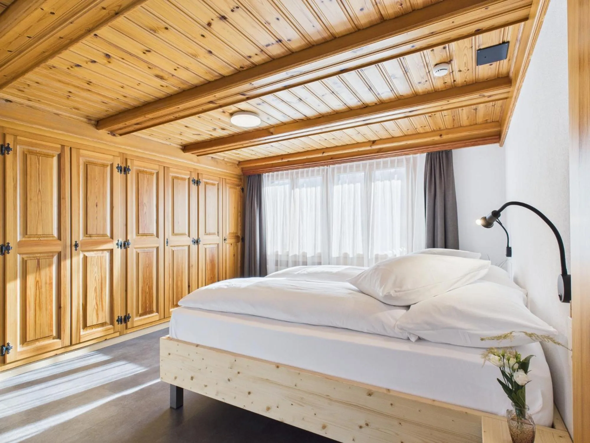 Bed in Bergblick Lodge - 3 Sterne Garni - Neueröffnung