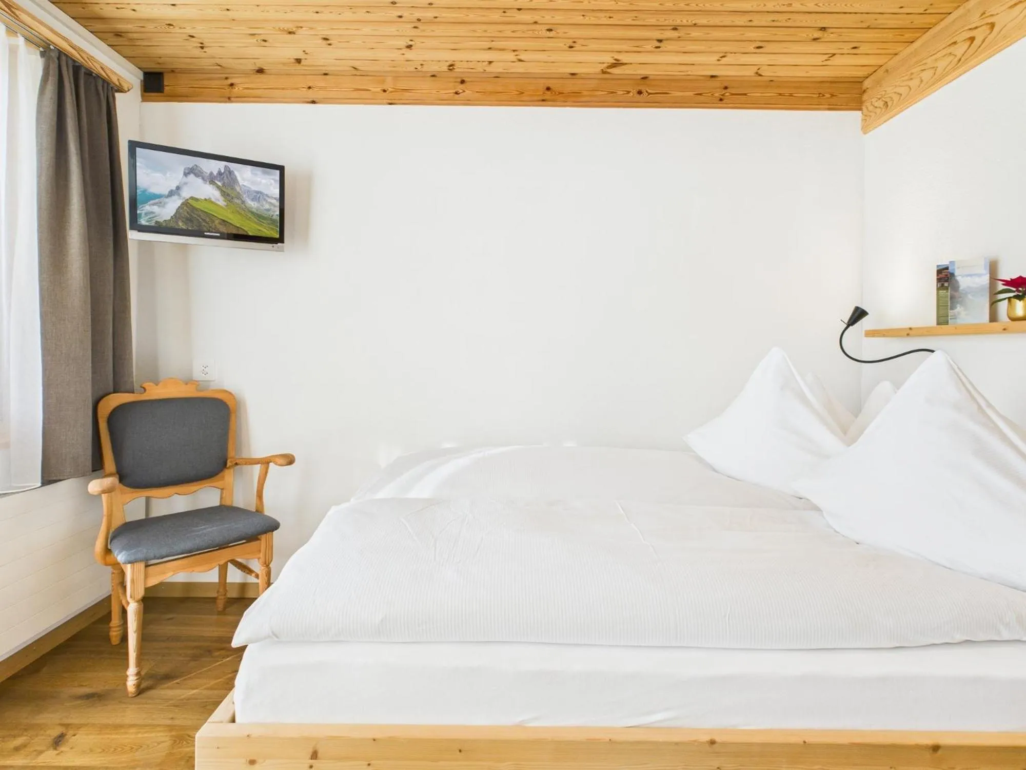 Bed in Bergblick Lodge - 3 Sterne Garni - Neueröffnung