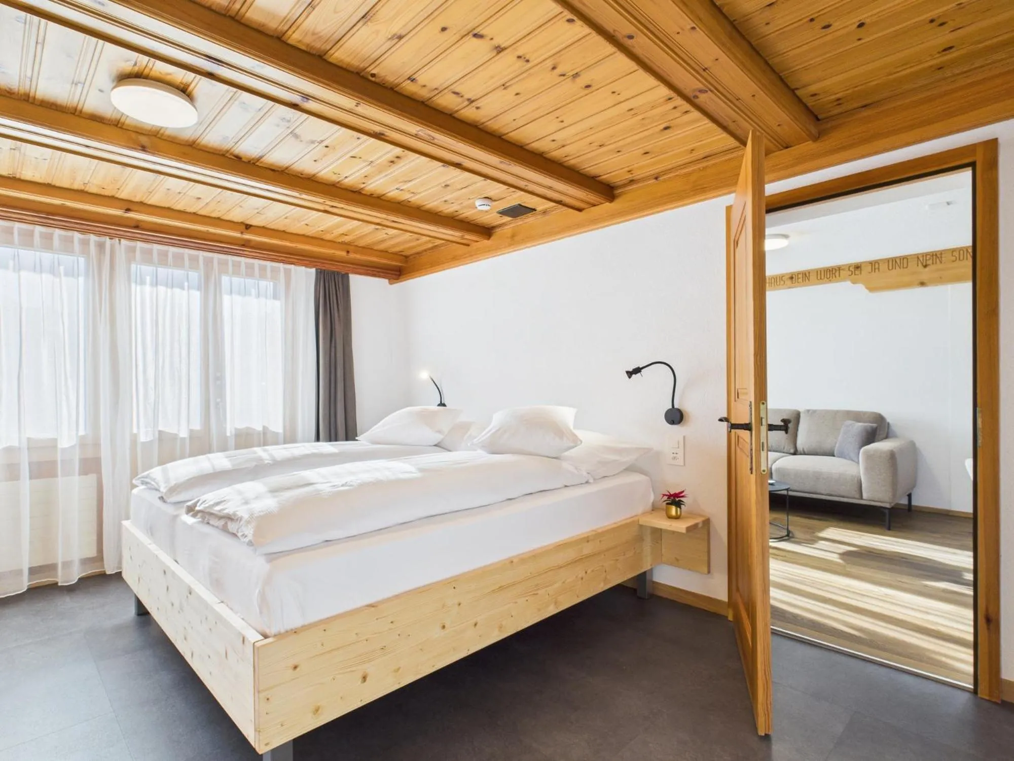 Bed in Bergblick Lodge - 3 Sterne Garni - Neueröffnung