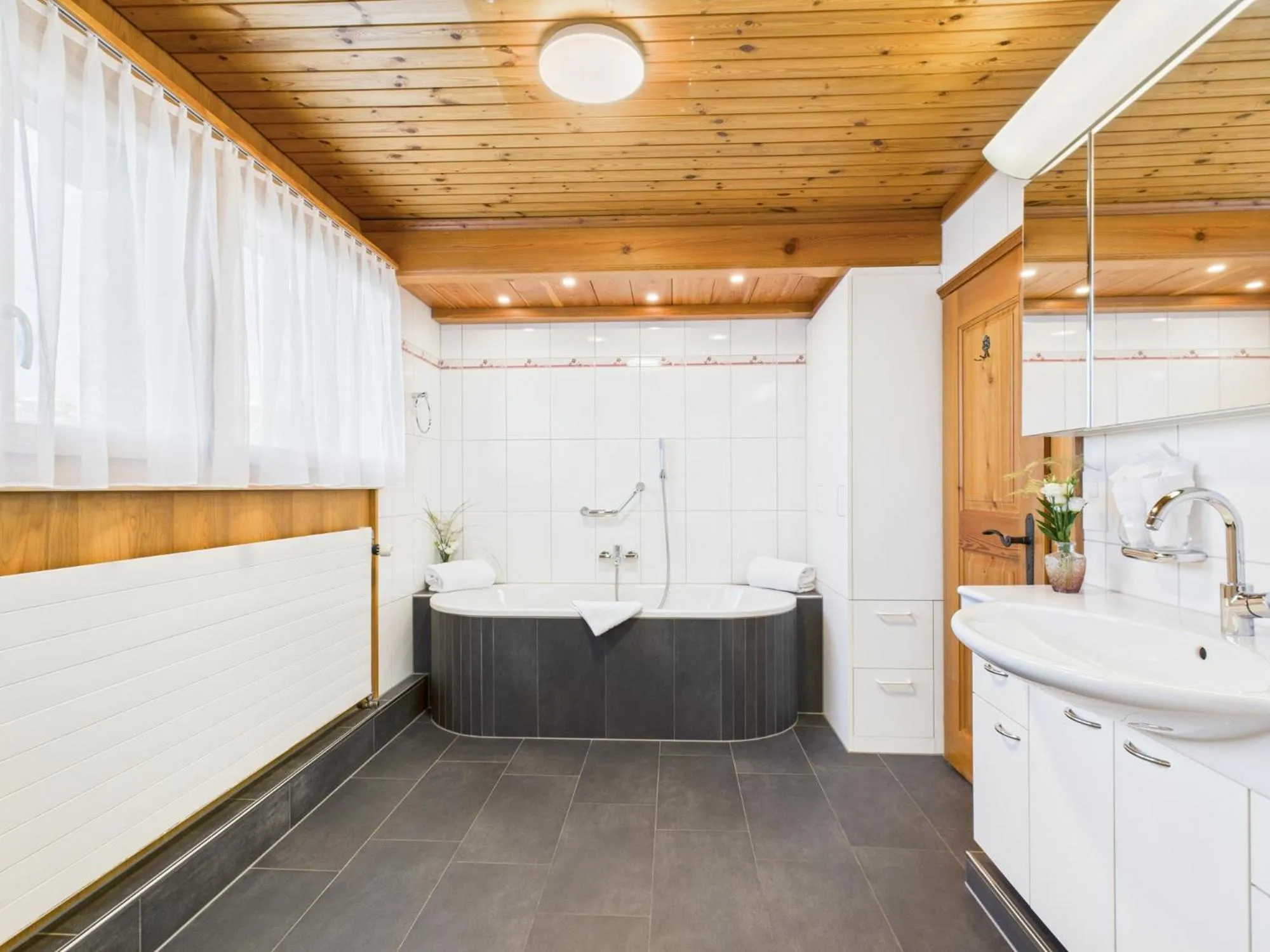 Bathroom in Bergblick Lodge - 3 Sterne Garni - Neueröffnung