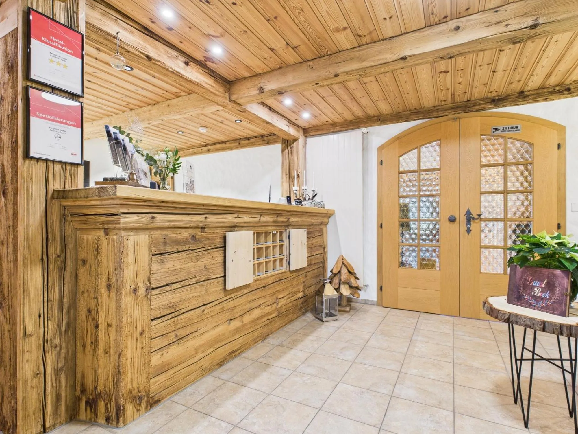 Lobby or reception in Bergblick Lodge - 3 Sterne Garni - Neueröffnung