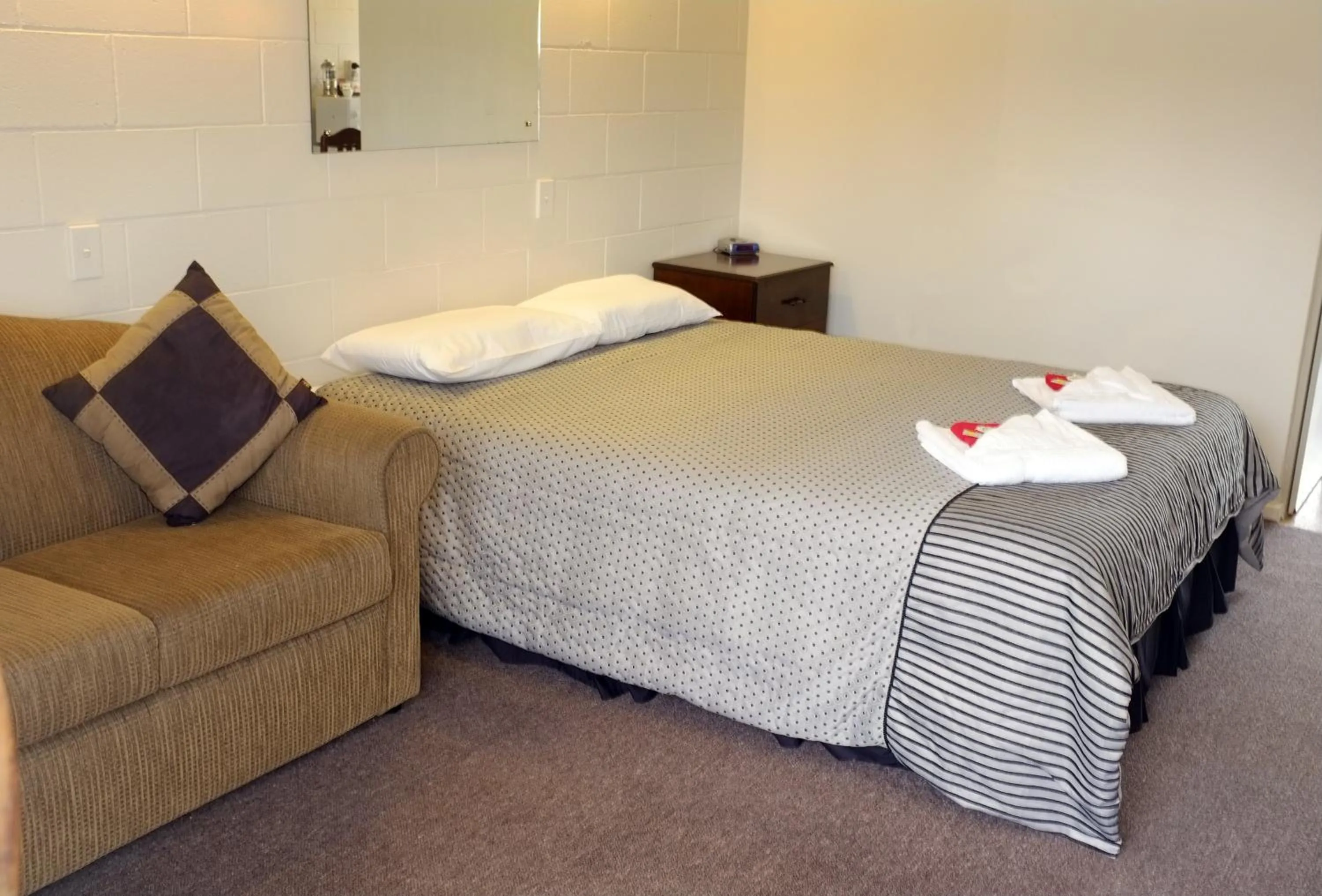 Bed in Westport Motels