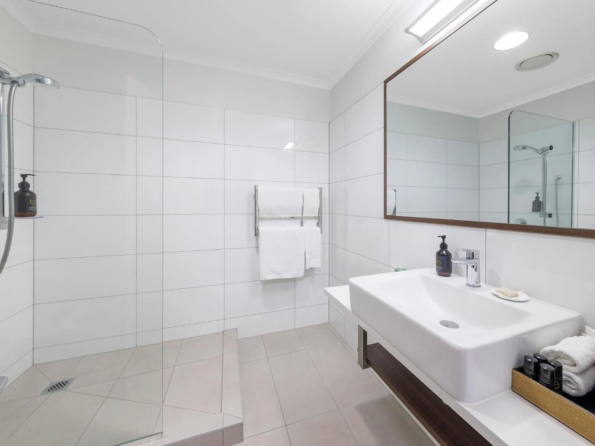 Shower in JetPark Hamilton Airport New Zealand