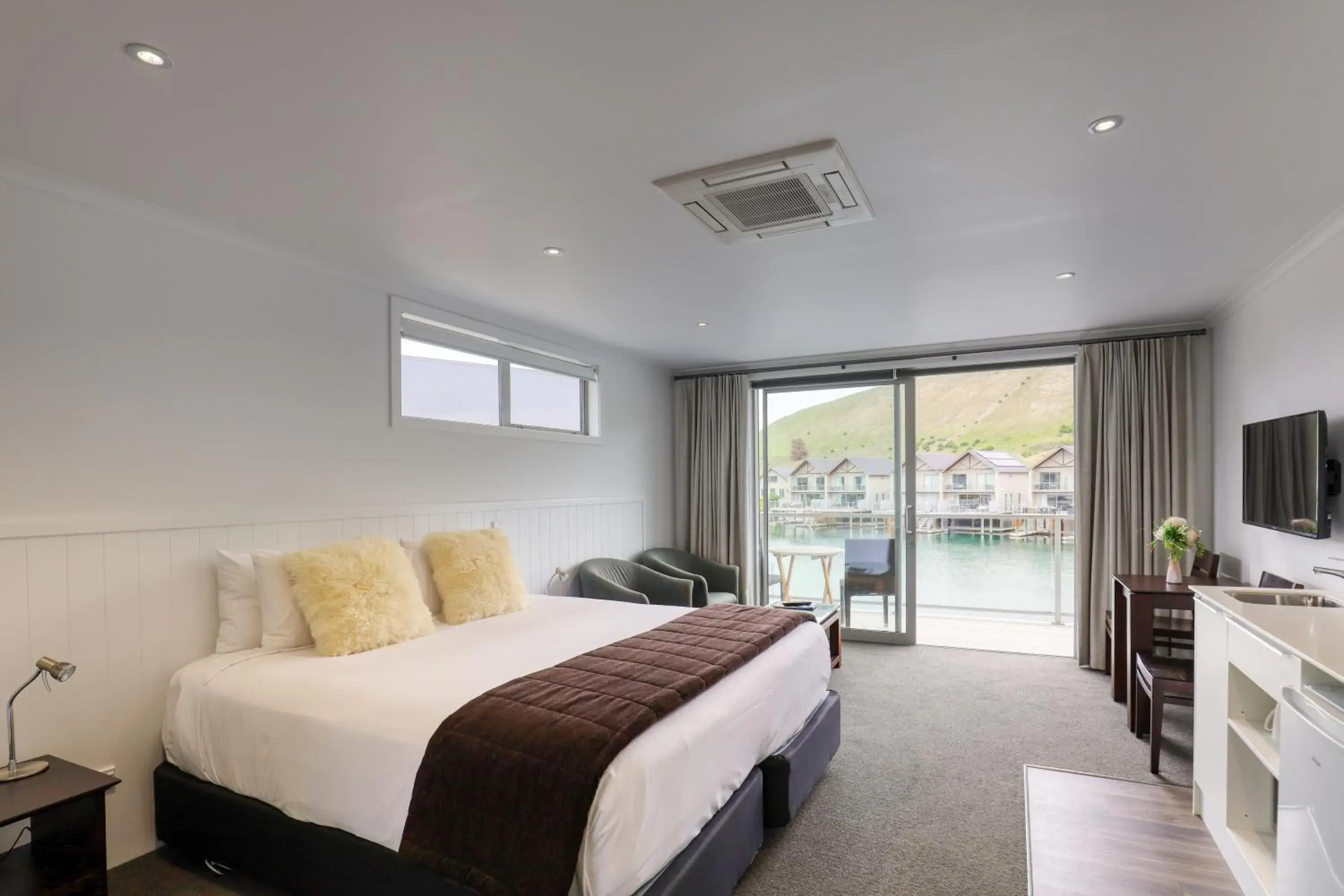 Superior Double Studio - Upper Level in Marsden Lake Resort Central Otago Superior Double Studio - Upper Level in Marsden Lake Resort Central Otago