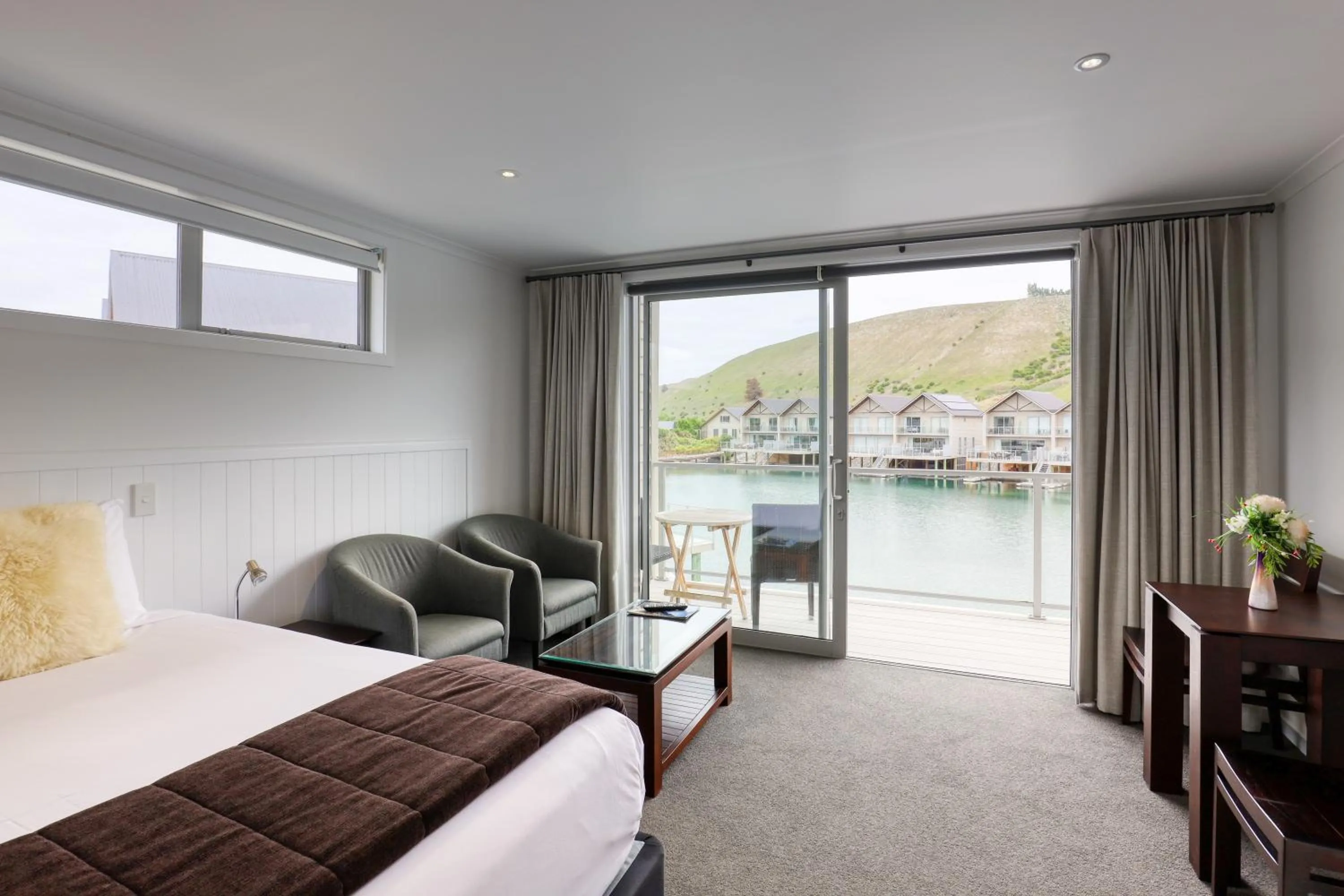 Photo of the whole room, Bed in Marsden Lake Resort Central Otago