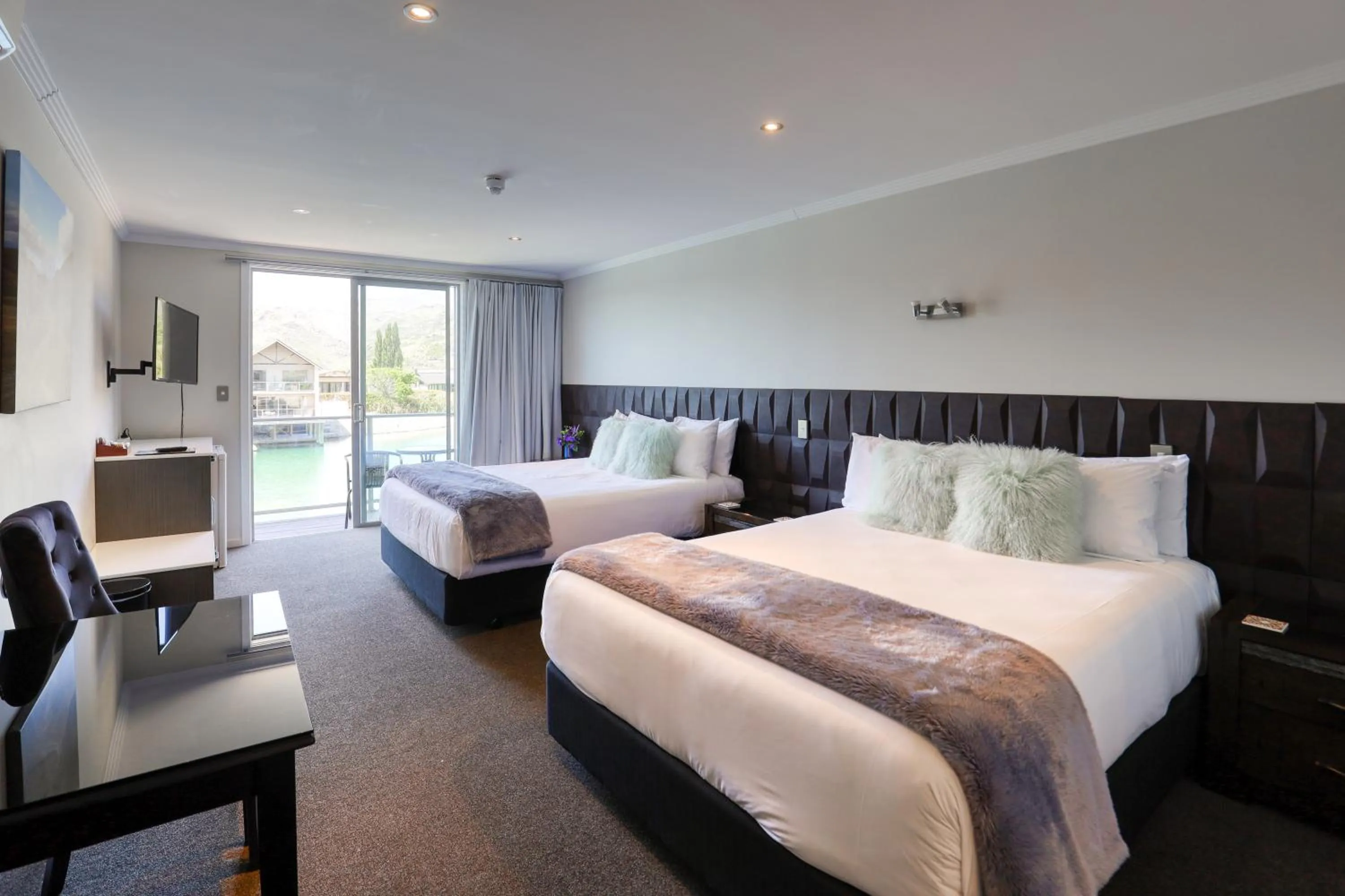 Photo of the whole room, Bed in Marsden Lake Resort Central Otago