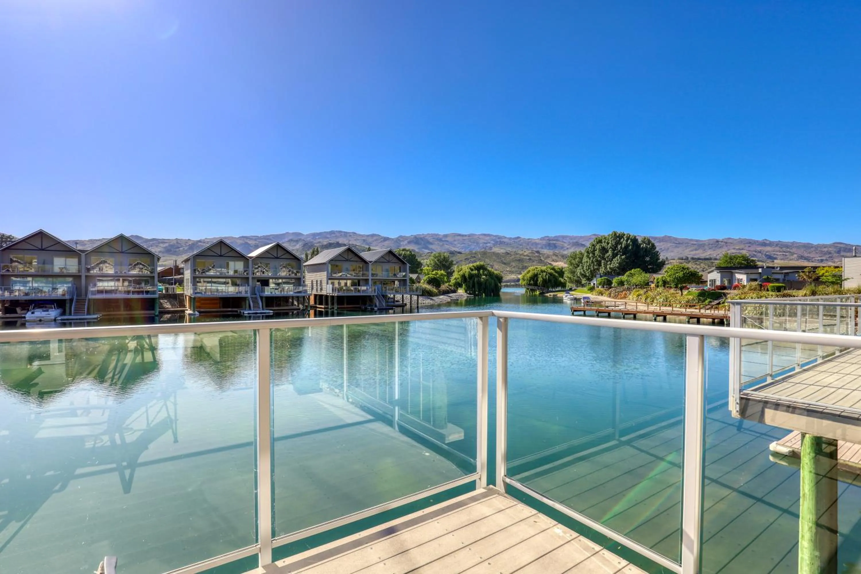 Lake view in Marsden Lake Resort Central Otago