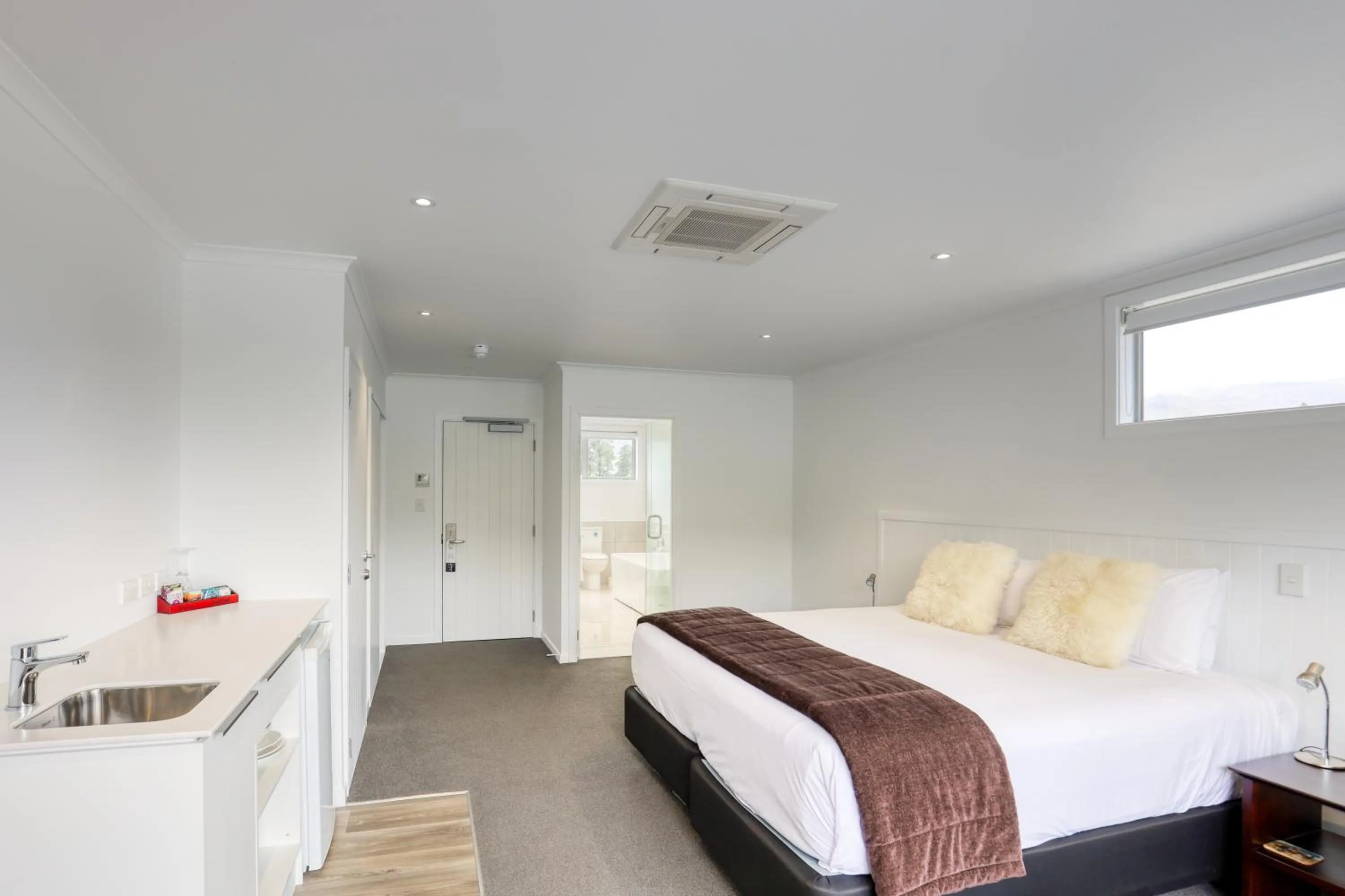 Photo of the whole room, Bed in Marsden Lake Resort Central Otago