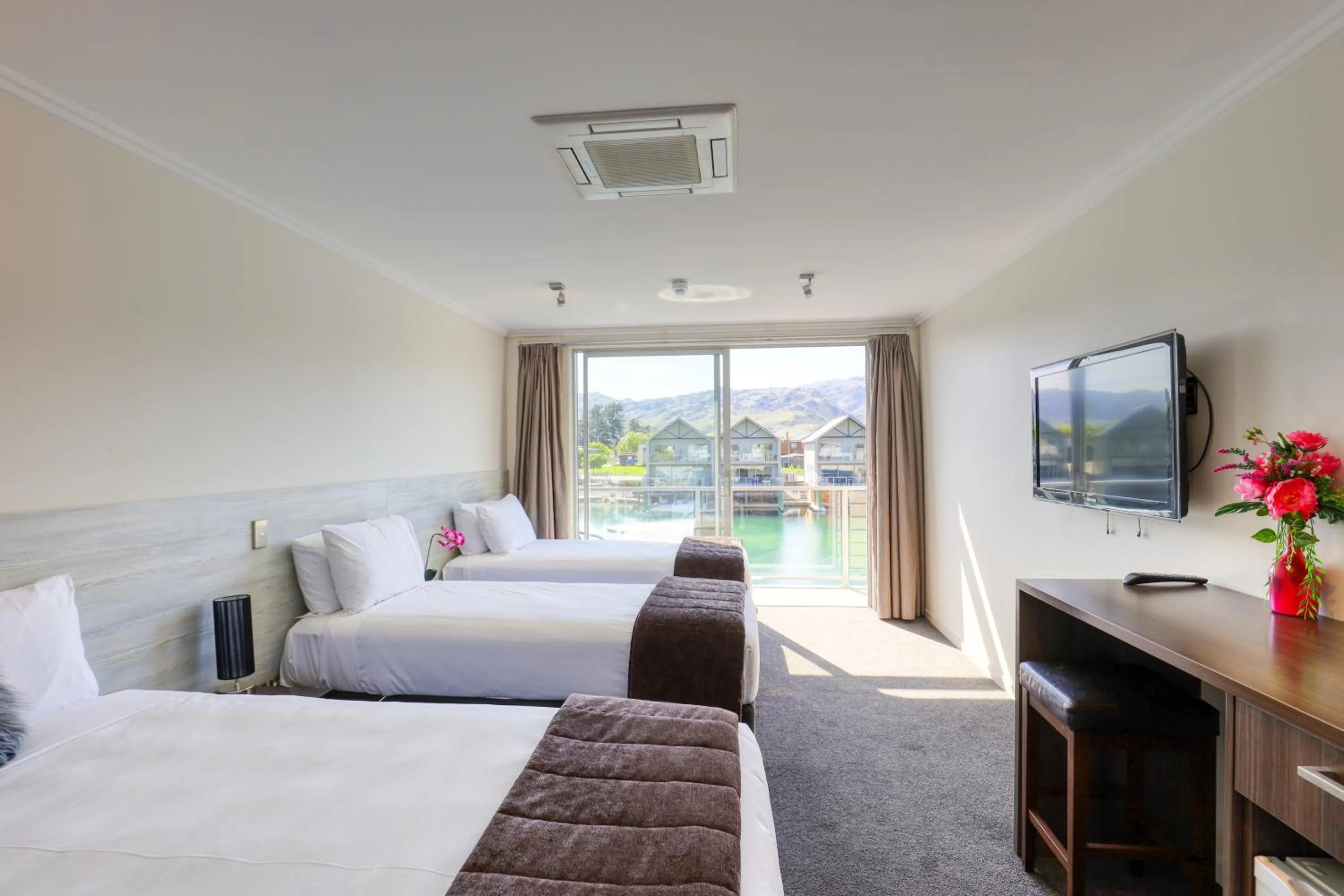 Bedroom, Bed in Marsden Lake Resort Central Otago