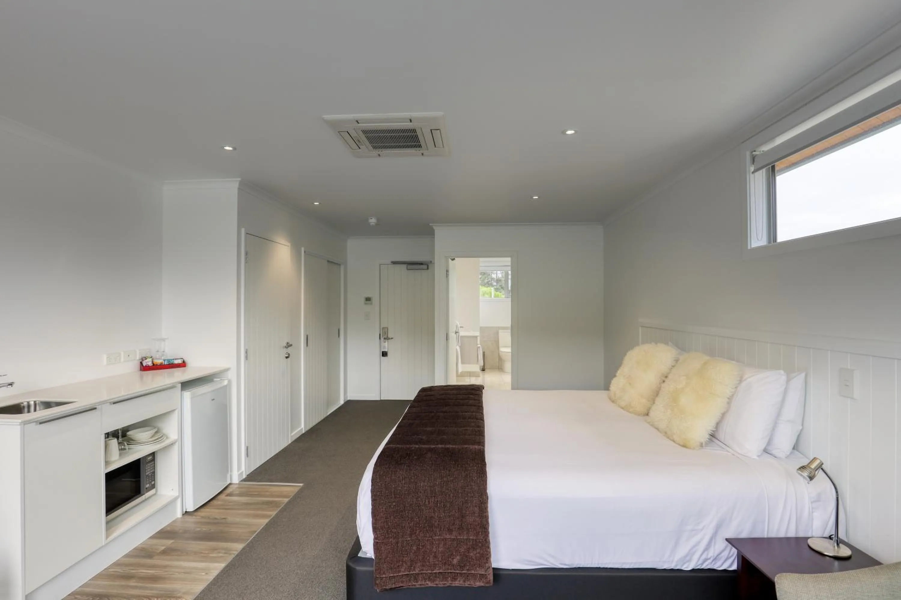 Photo of the whole room, Bed in Marsden Lake Resort Central Otago