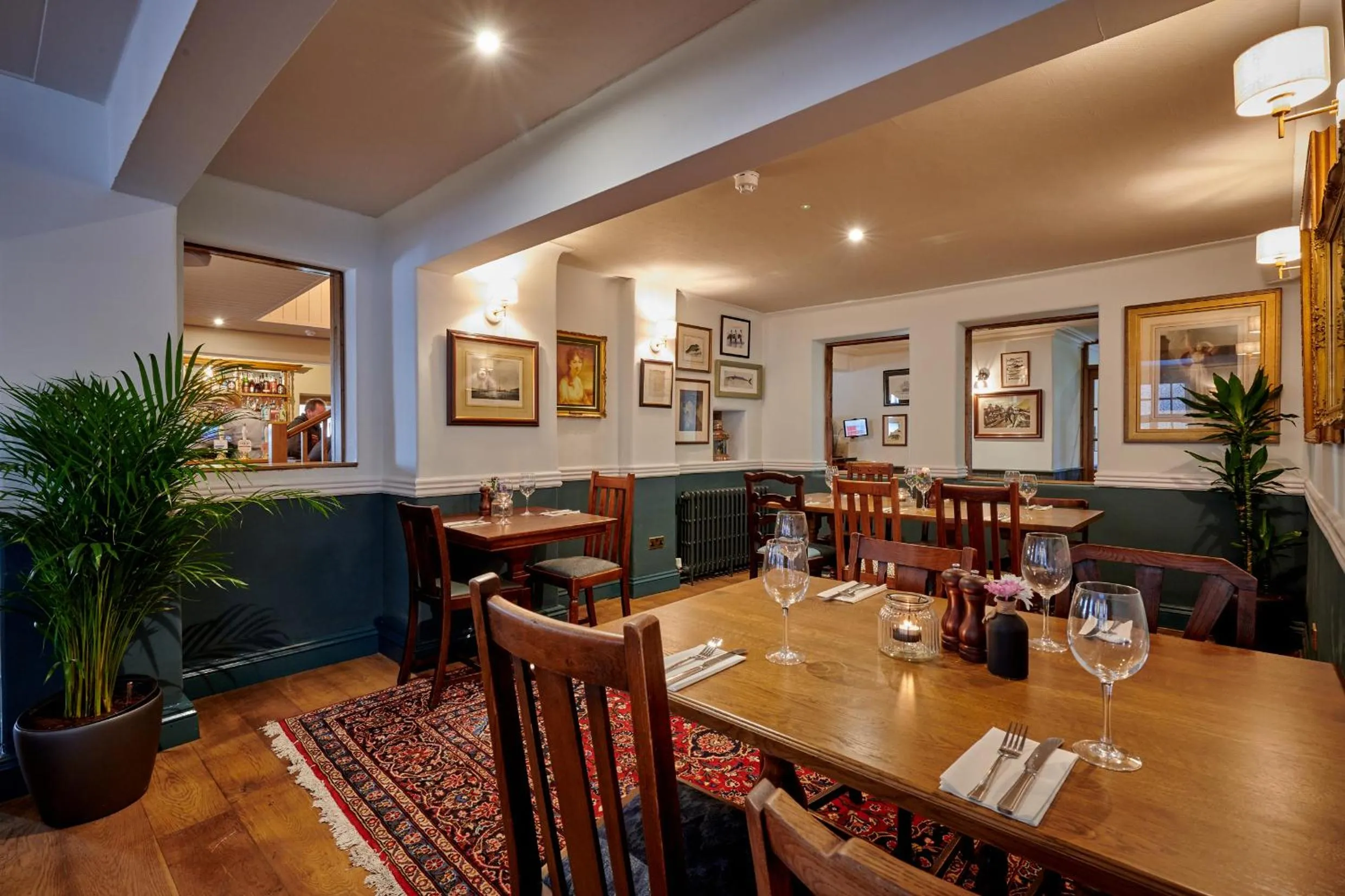 Restaurant/places to eat in The Ship