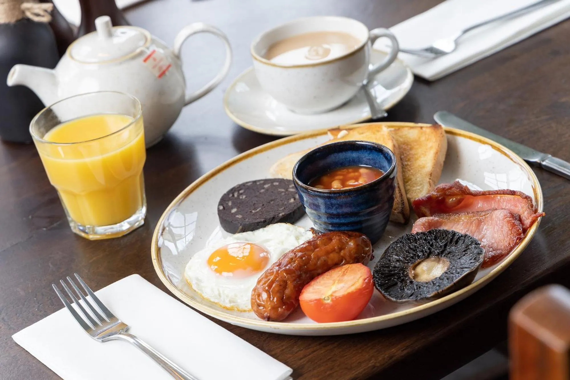 Breakfast in The Ship