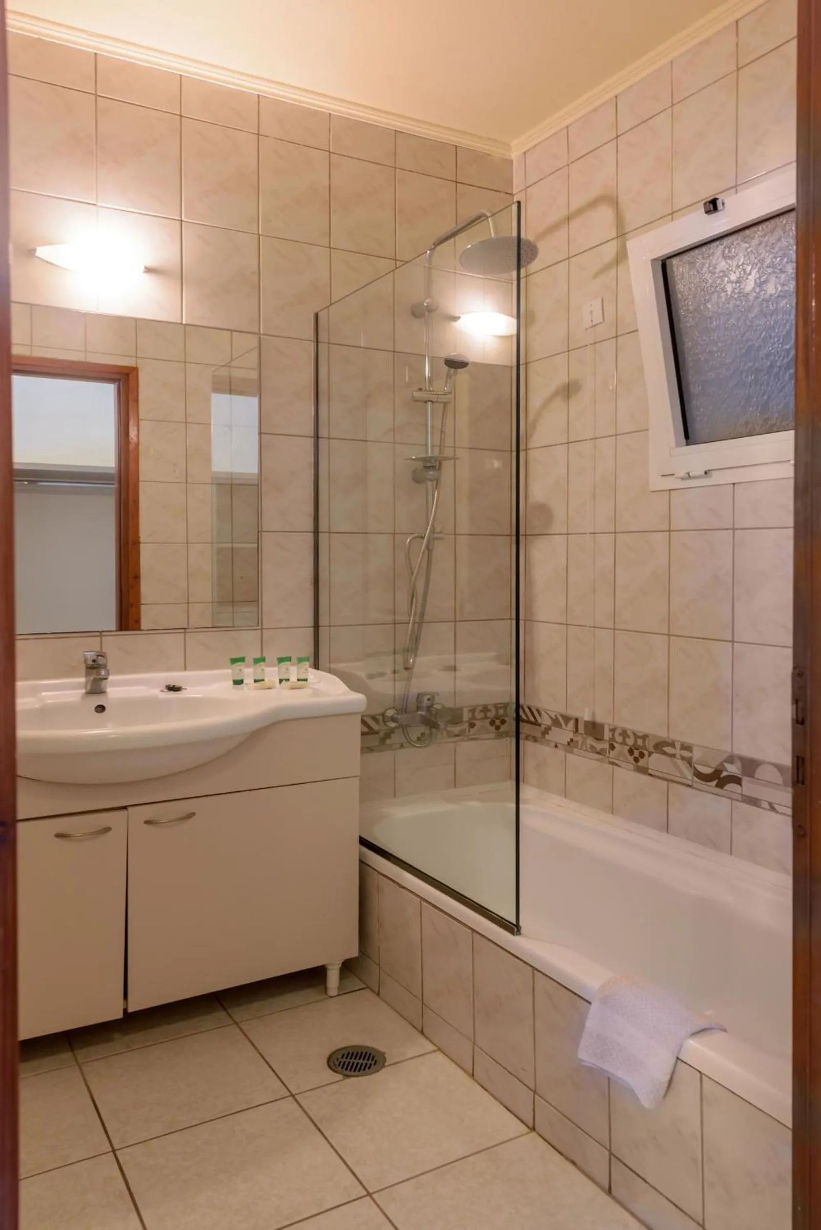 Bathroom in Eri Beach & Village Hotel