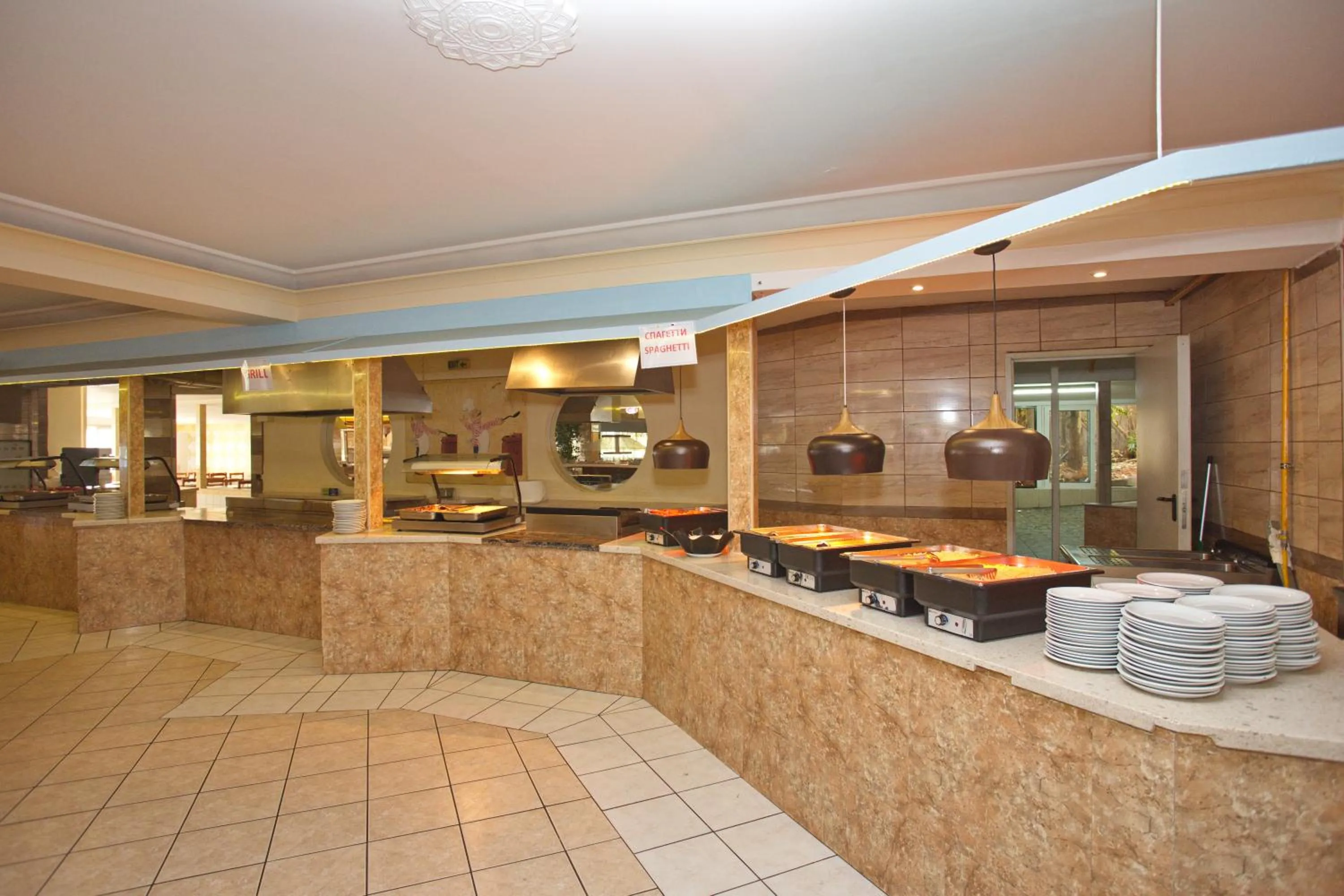 Restaurant/places to eat in Eri Beach & Village Hotel
