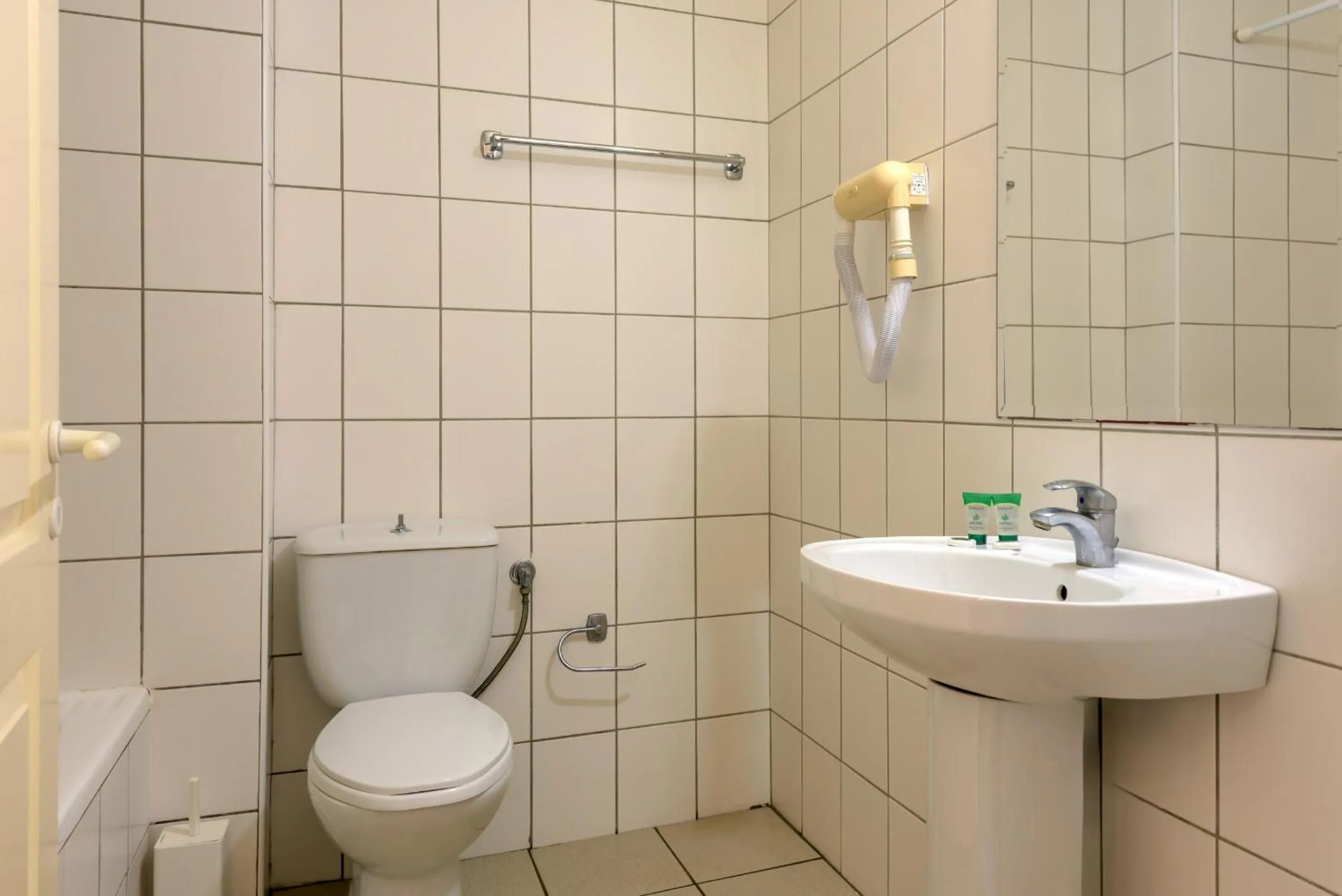 Bathroom in Eri Beach & Village Hotel