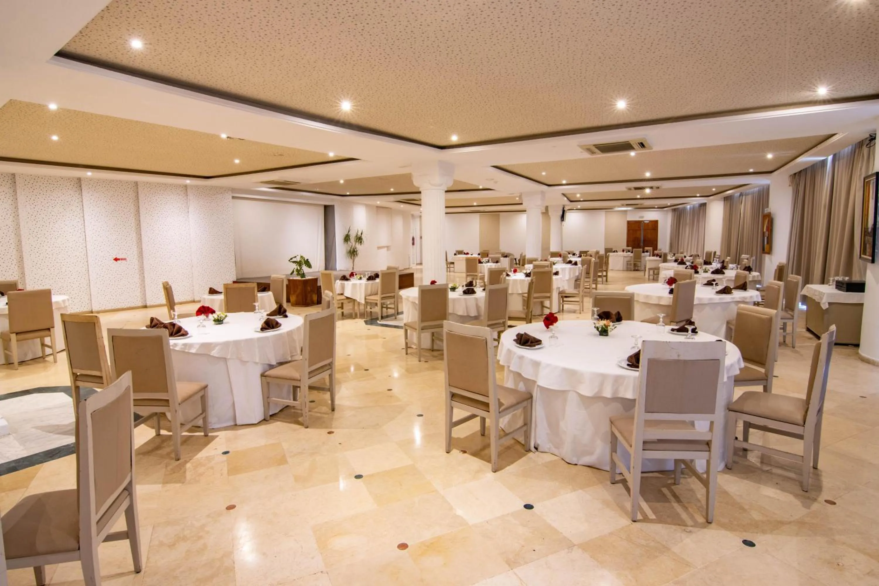 Restaurant/places to eat in Riadh Palms- Resort & Spa