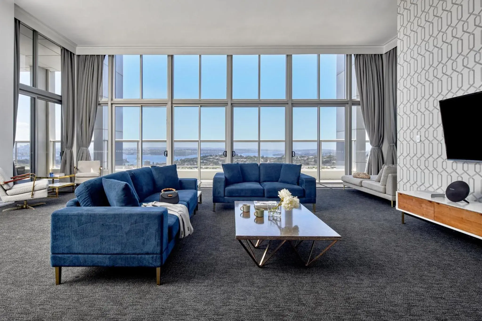 Three-Bedroom Harbor Penthouse in Meriton Suites Bondi Junction Three-Bedroom Harbor Penthouse in Meriton Suites Bondi Junction