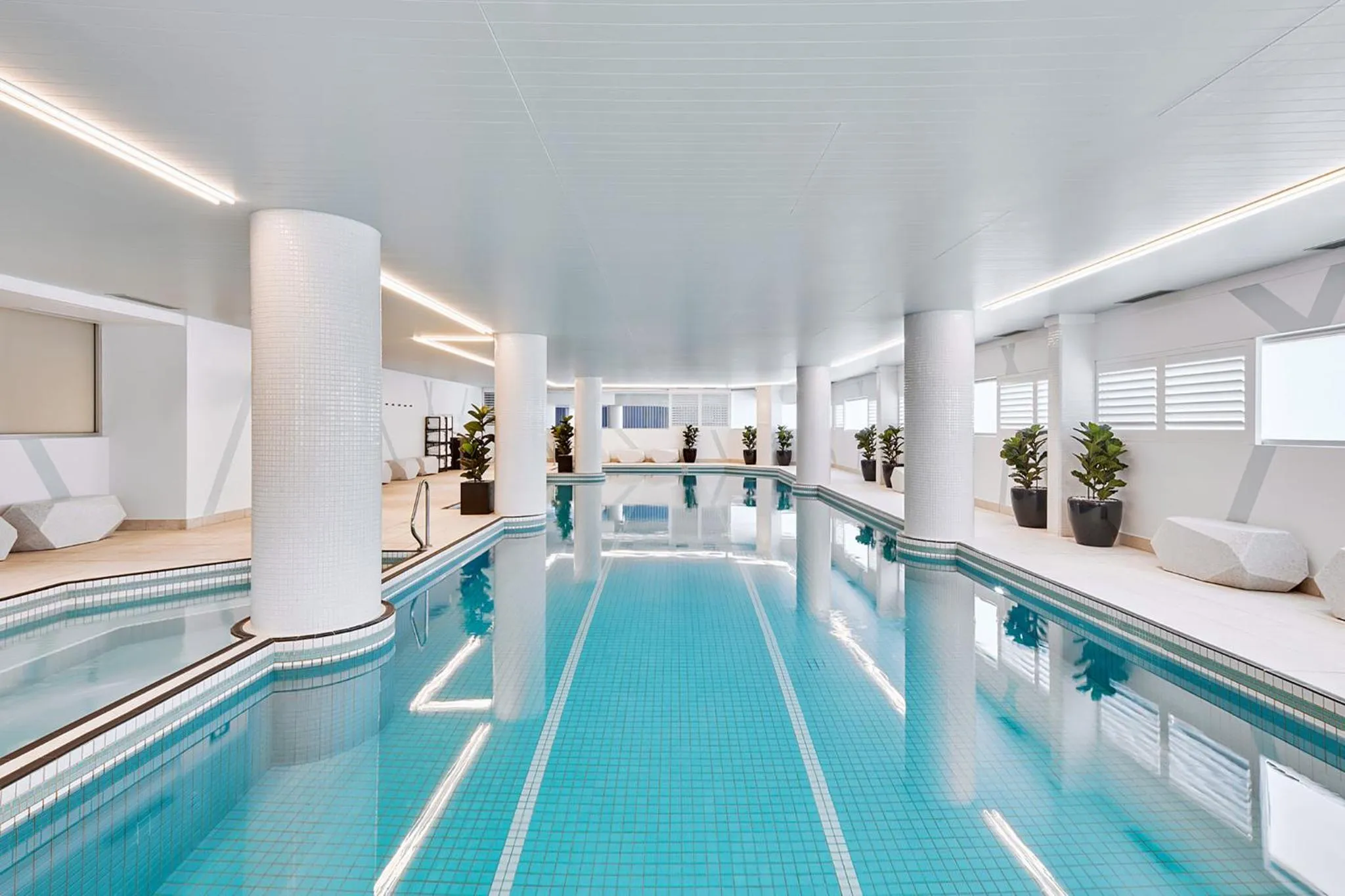 Swimming pool in Meriton Suites Bondi Junction