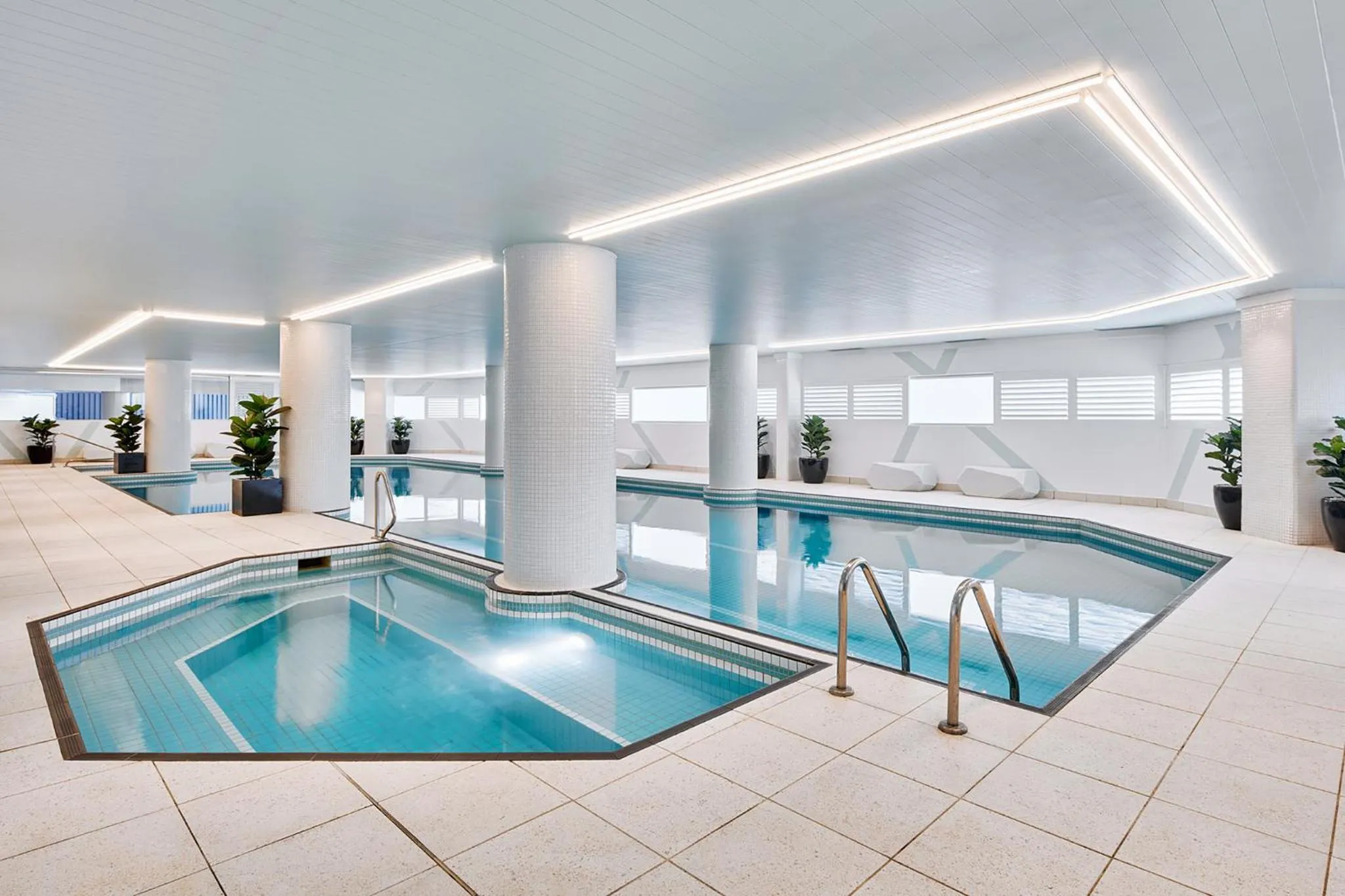 Swimming pool in Meriton Suites Bondi Junction